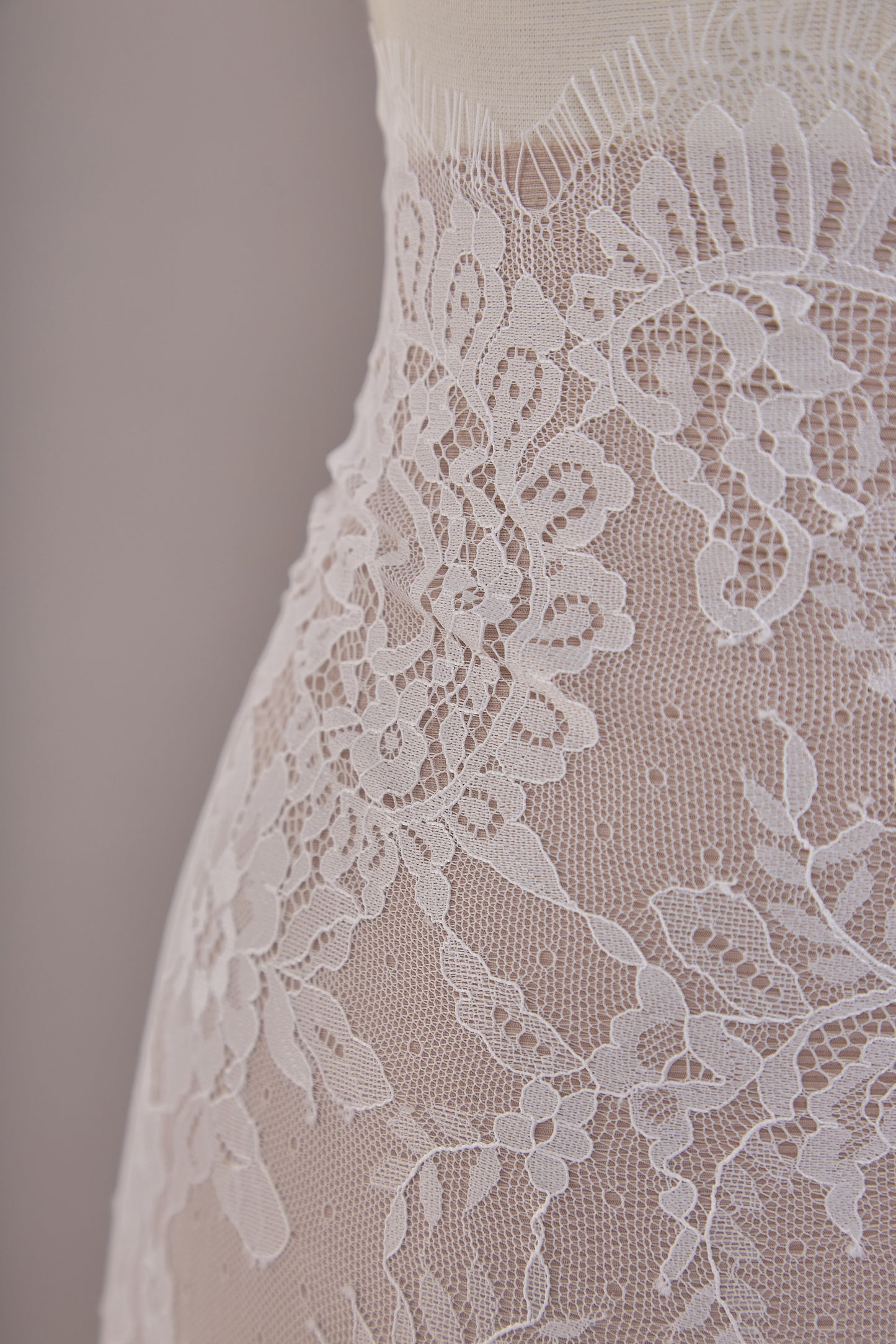 S0665 - Chantilly Lace