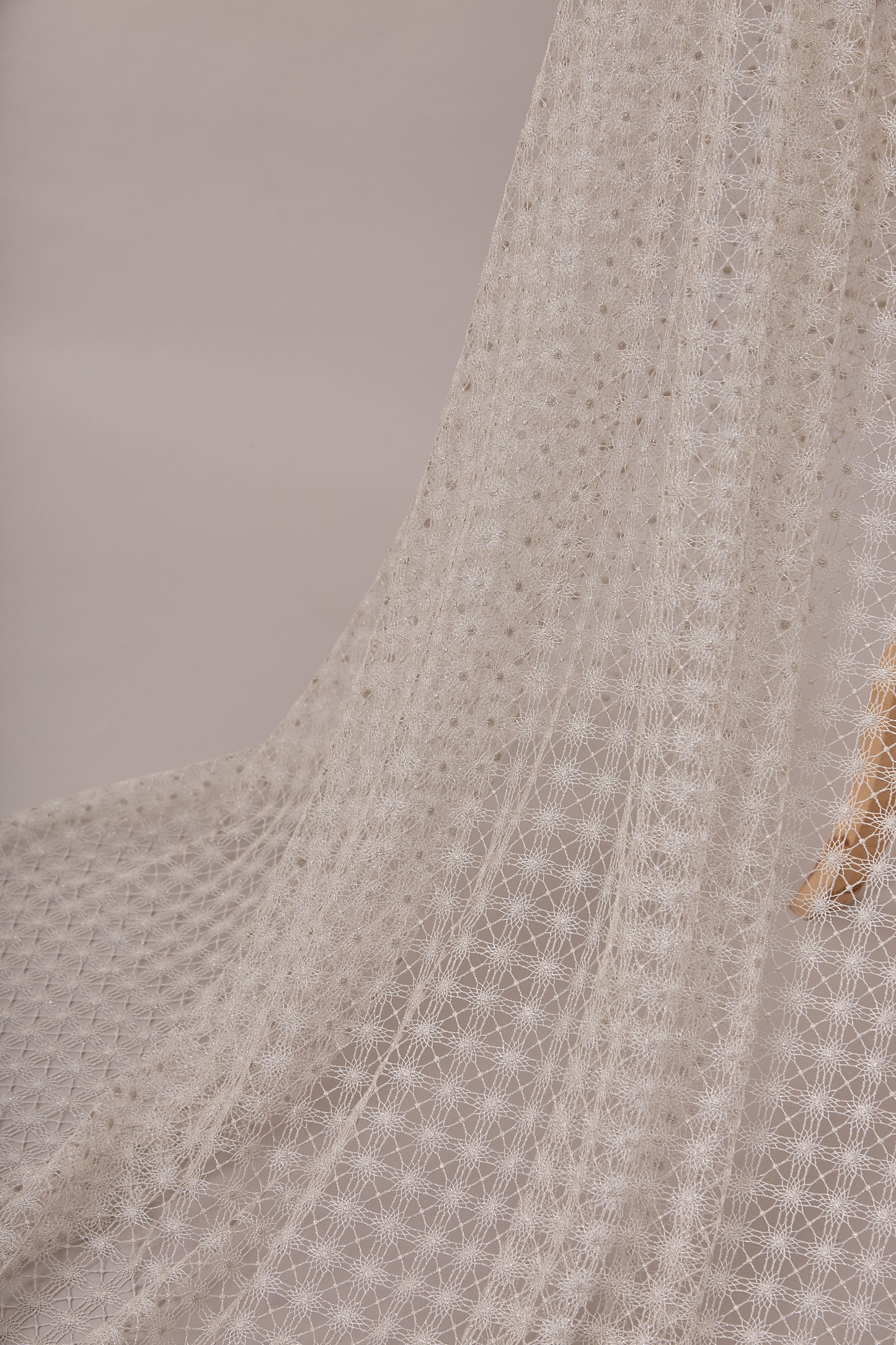 S0671 - Guipiure with lurex yarn