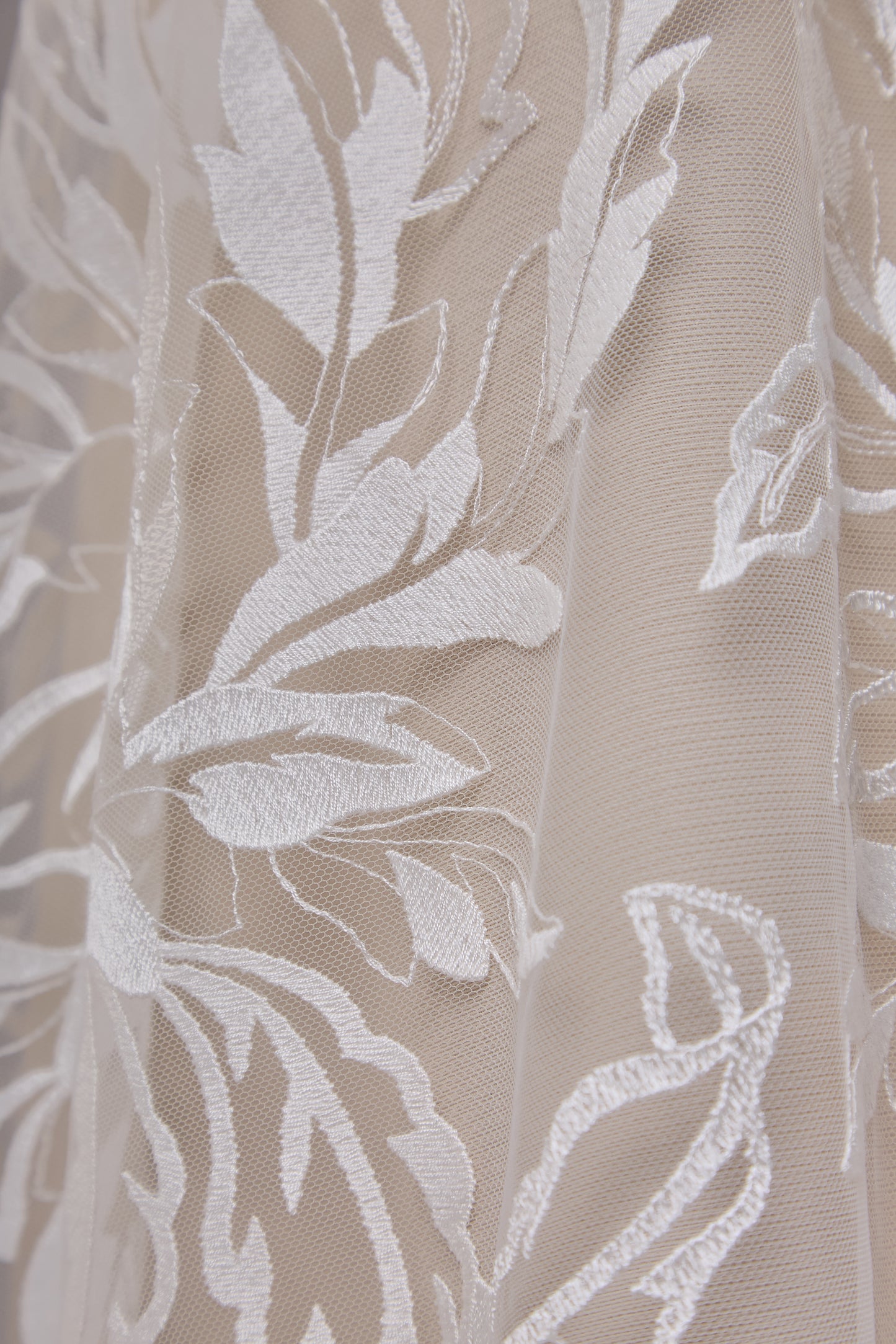 S0666 - Embroidery tulle