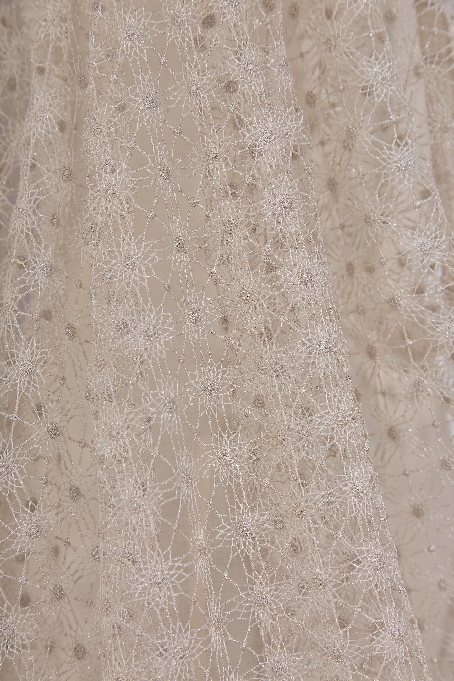 S0671 - Guipiure with lurex yarn