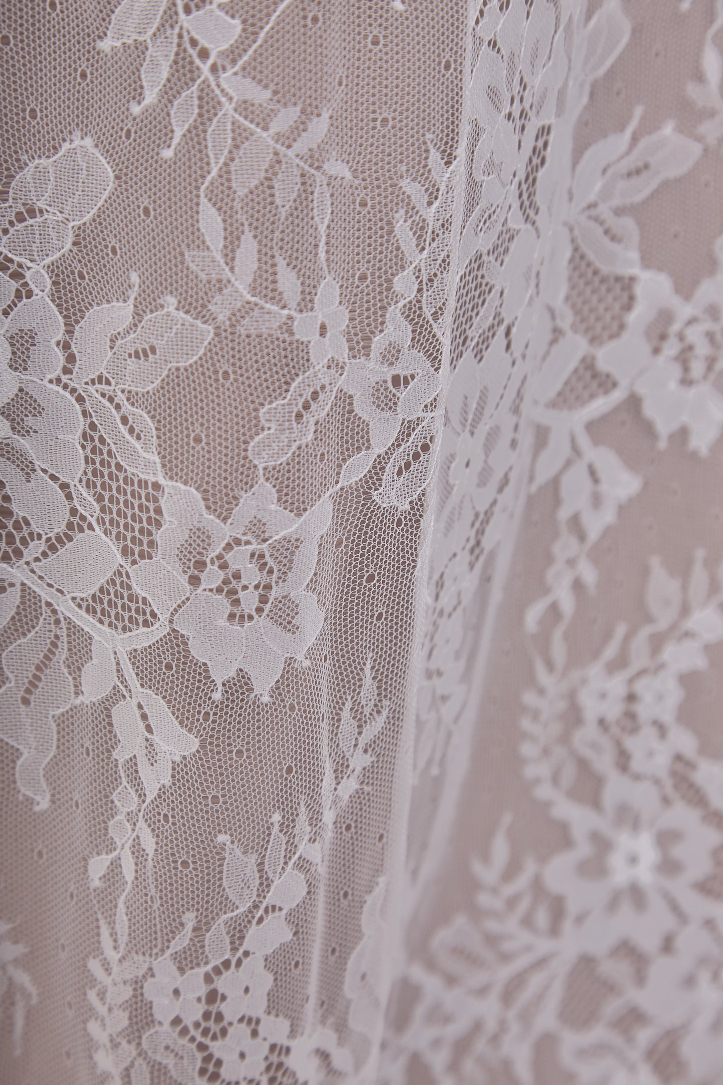 S0665 - Chantilly Lace