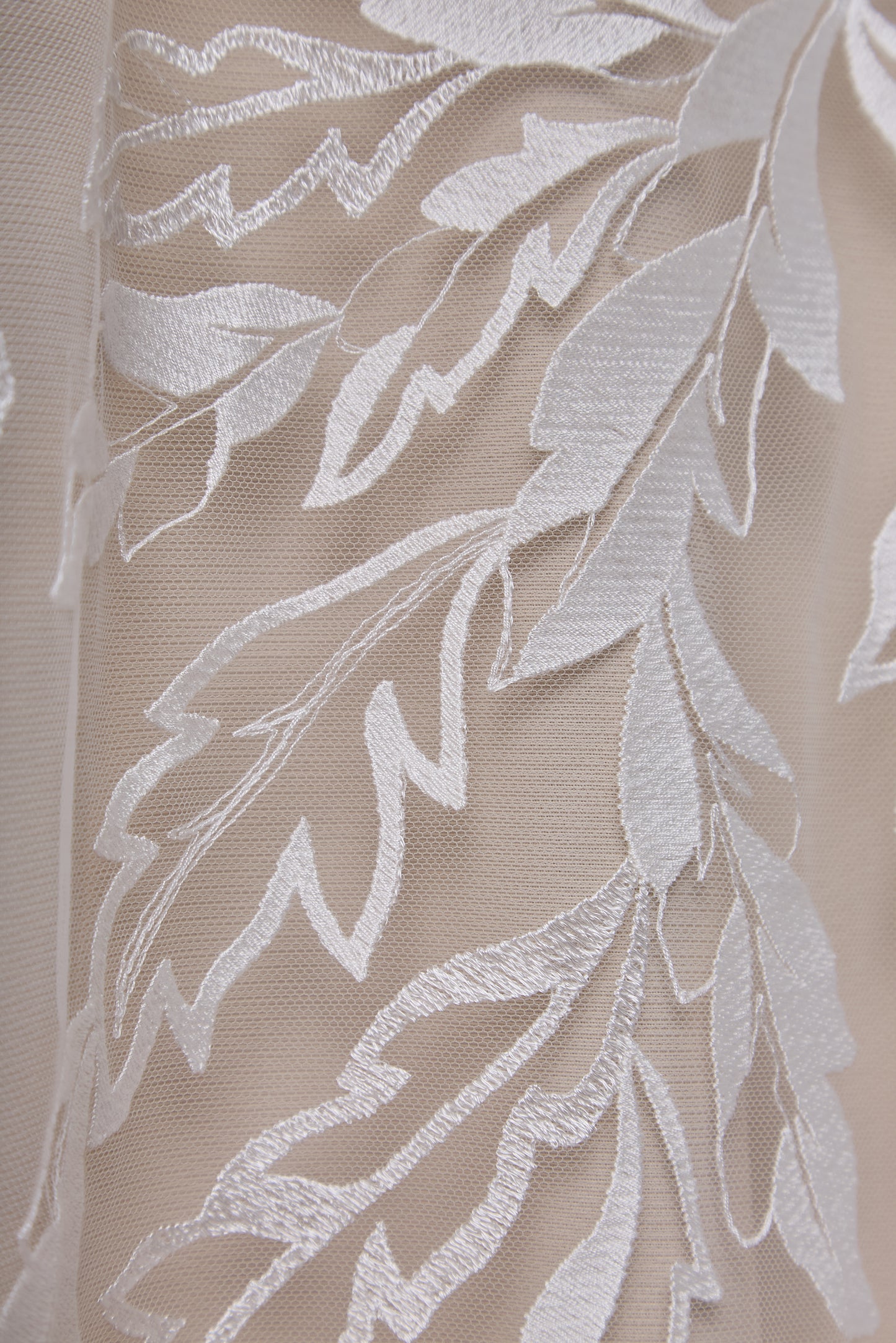 S0666 - Embroidery tulle
