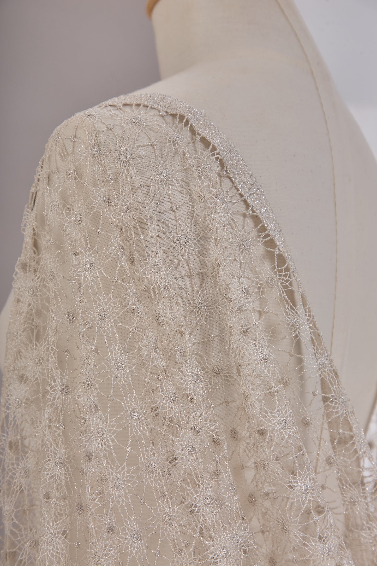 S0671 - Guipiure with lurex yarn