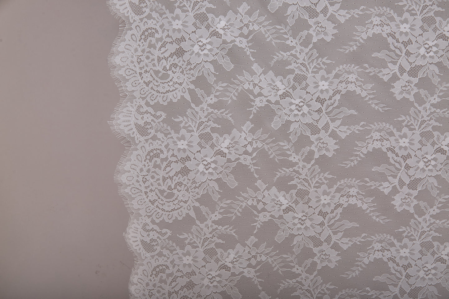 S0665 - Chantilly Lace
