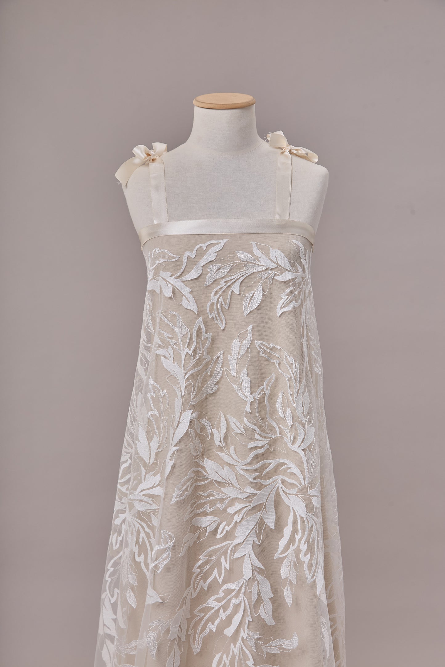 S0666 - Embroidery tulle