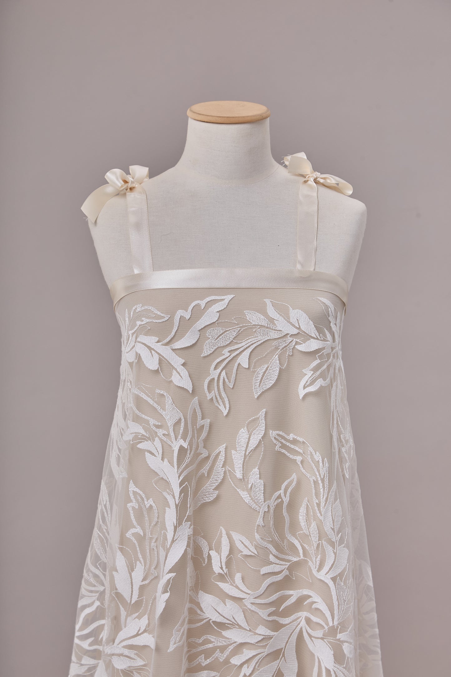 S0666 - Embroidery tulle