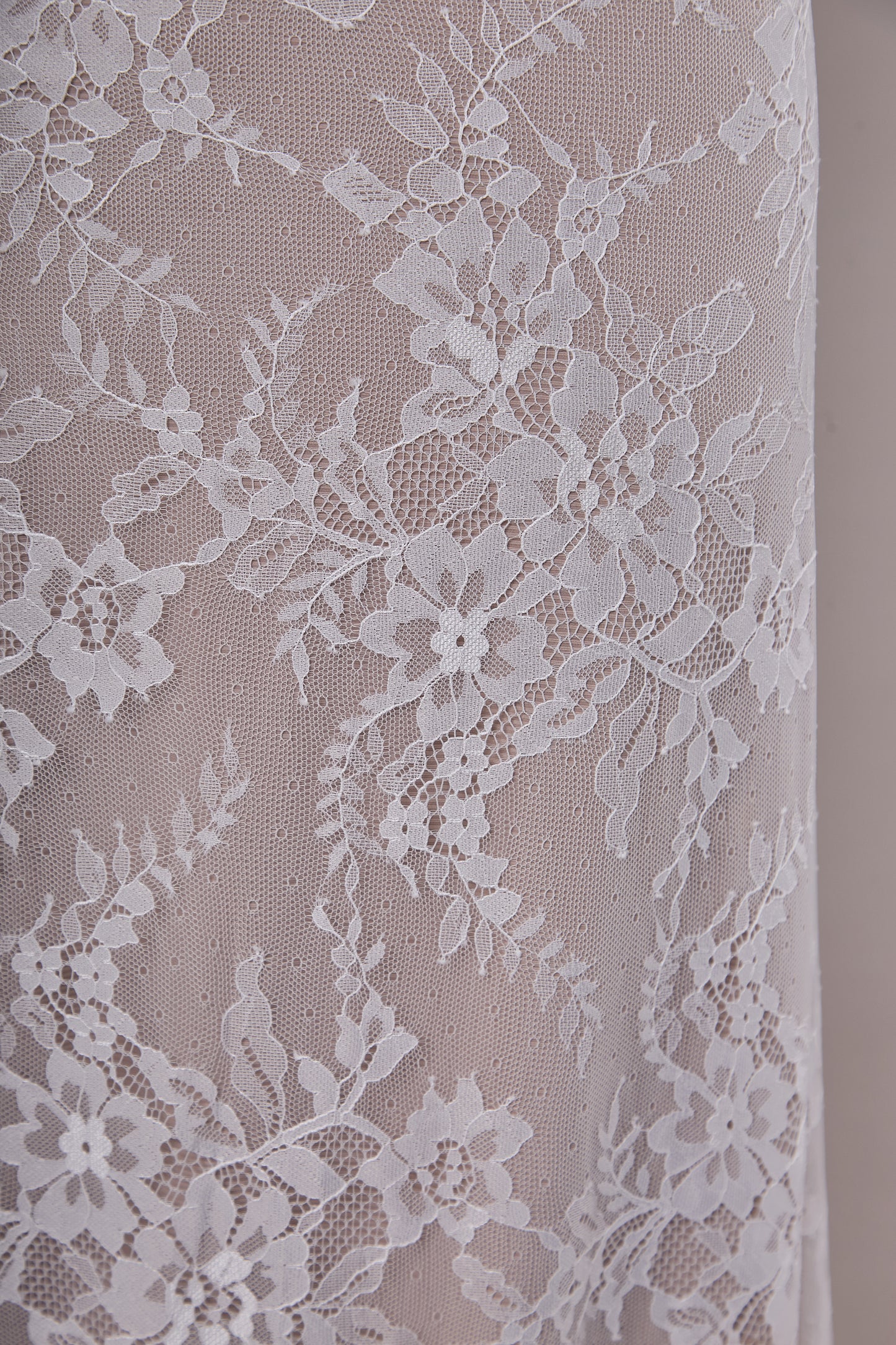 S0665 - Chantilly Lace