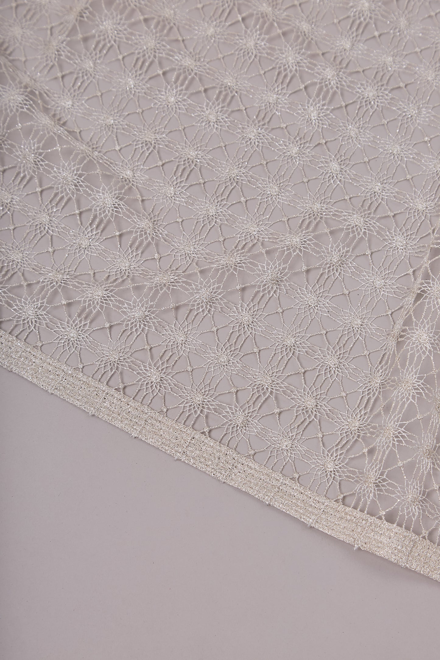 S0671 - Guipiure with lurex yarn