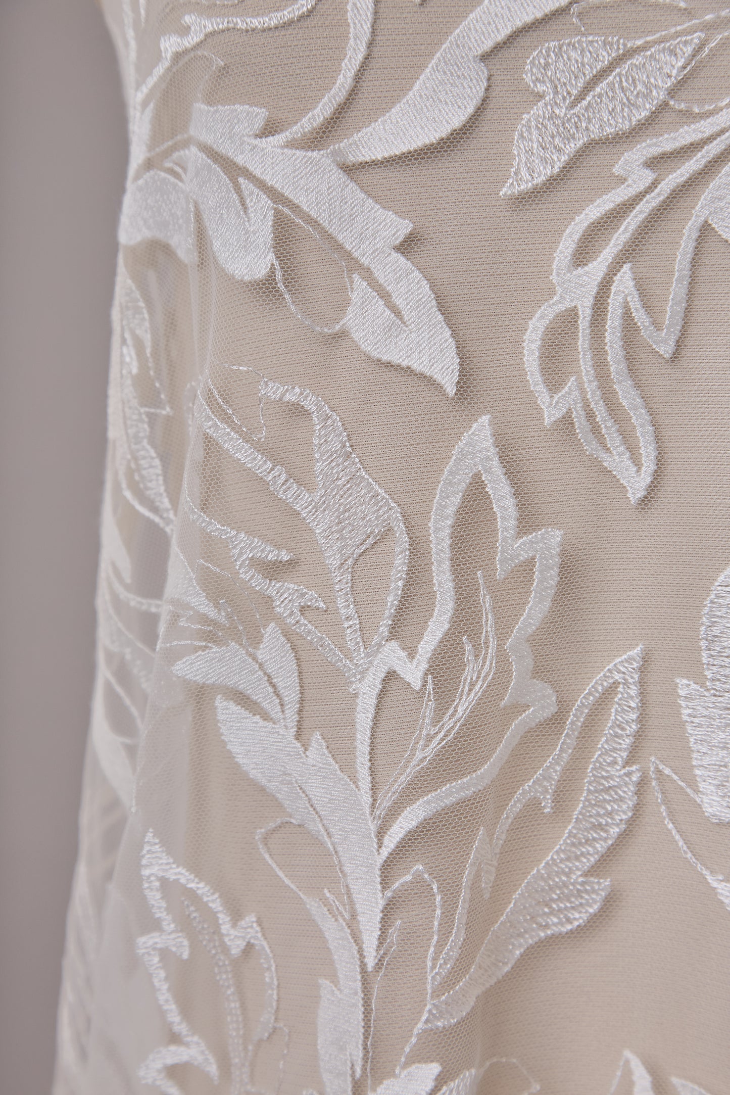 S0666 - Embroidery tulle