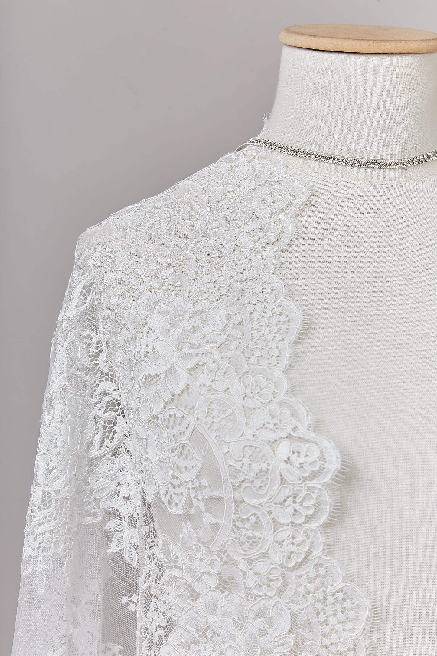 S0623 REBRODÉ EMBROIDERED LACE