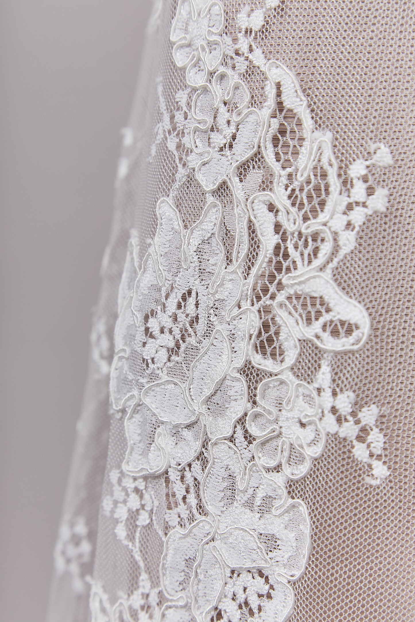 S0623 REBRODÉ EMBROIDERED LACE