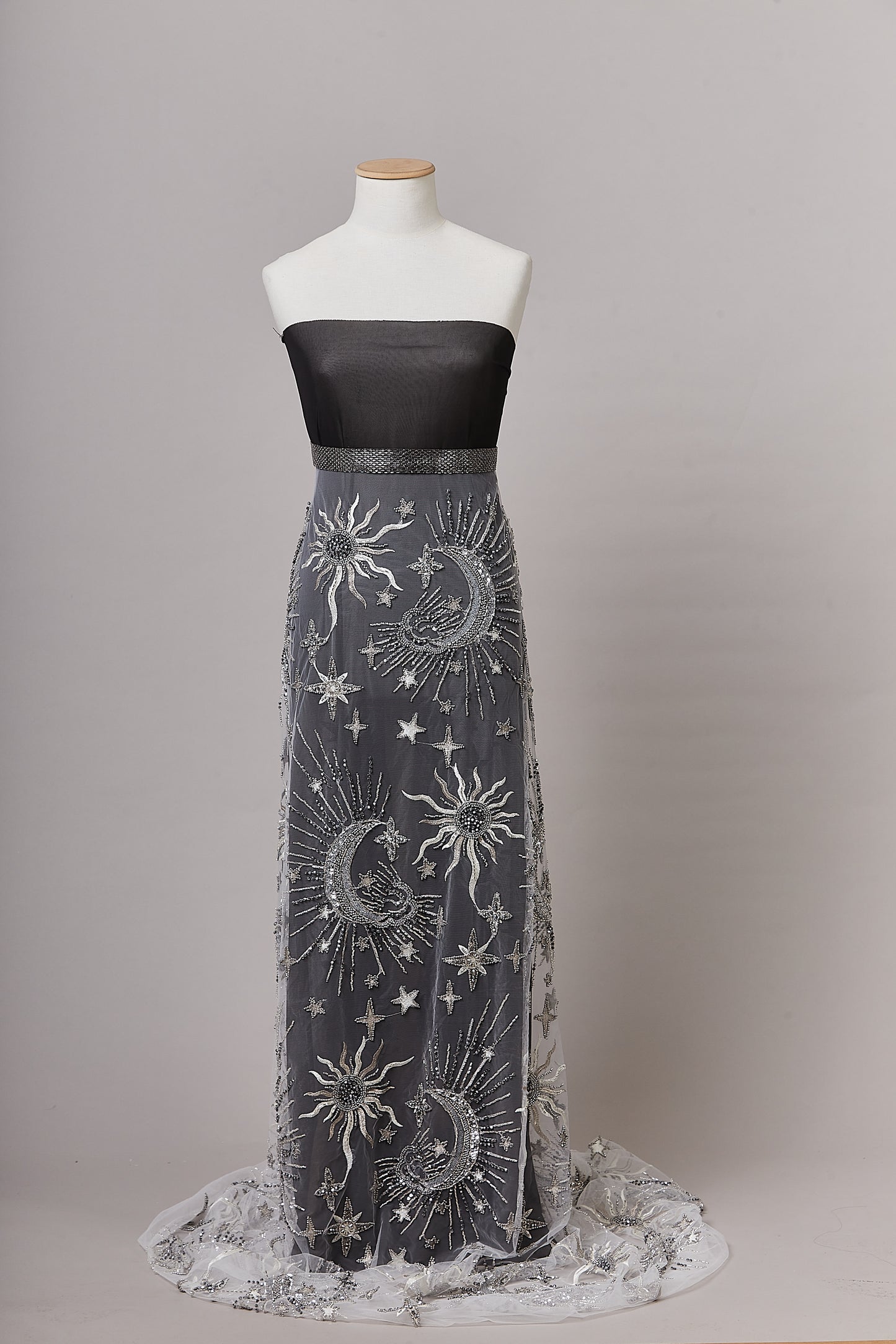 S0635 EMBROIDERED TULLE WITH SEQUINS AND BEADS IN PELTRE, SILVER AND OFF WHITE