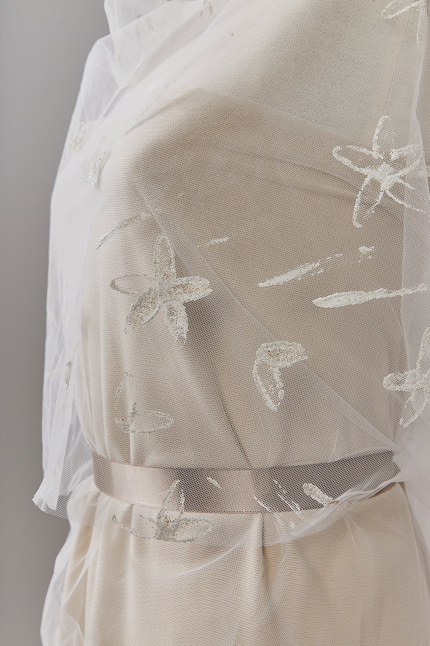 S0639 HAND-PAINTED FLORAL TULLE
