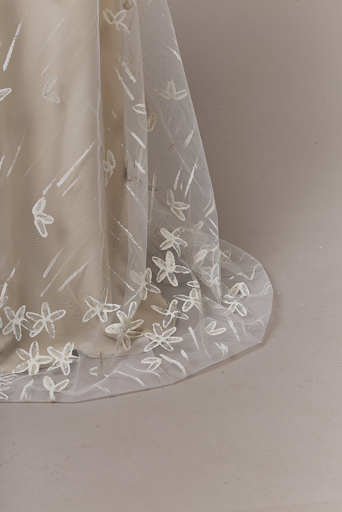 S0639 HAND-PAINTED FLORAL TULLE
