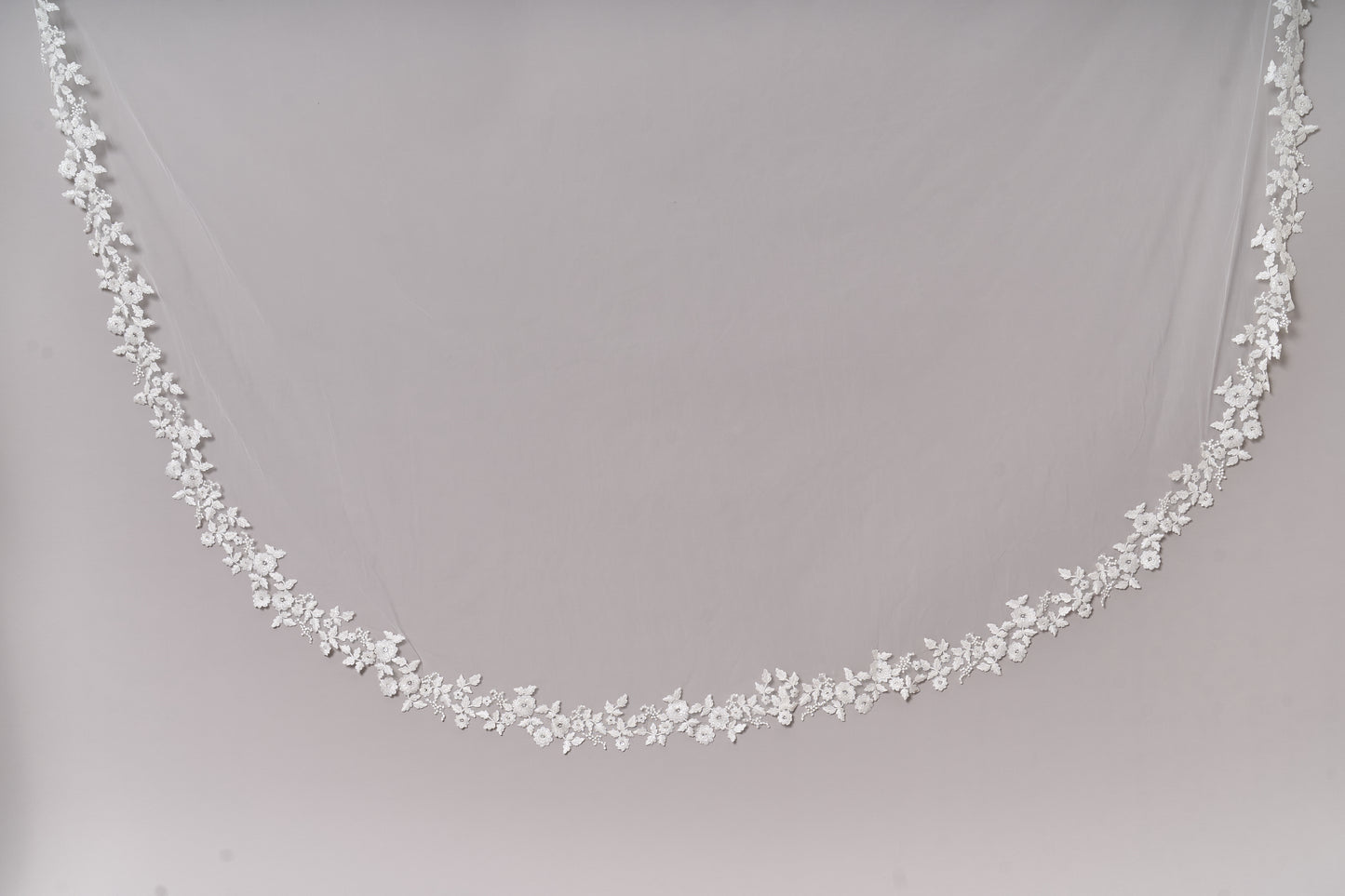 S0675 - Off-white bead veil with transparent sequins