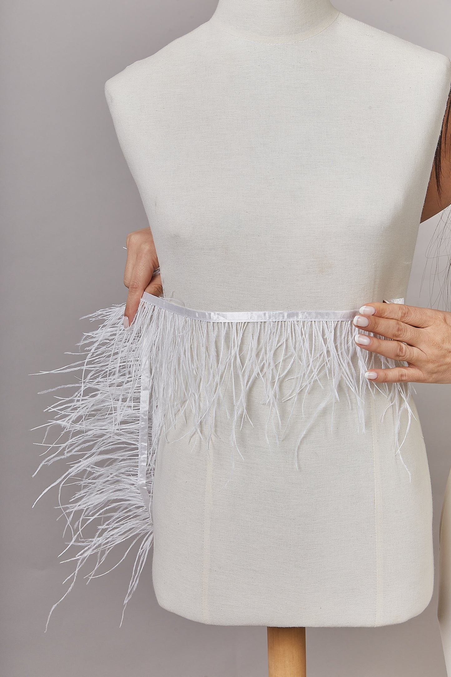 S0655 FEATHER GALLOON