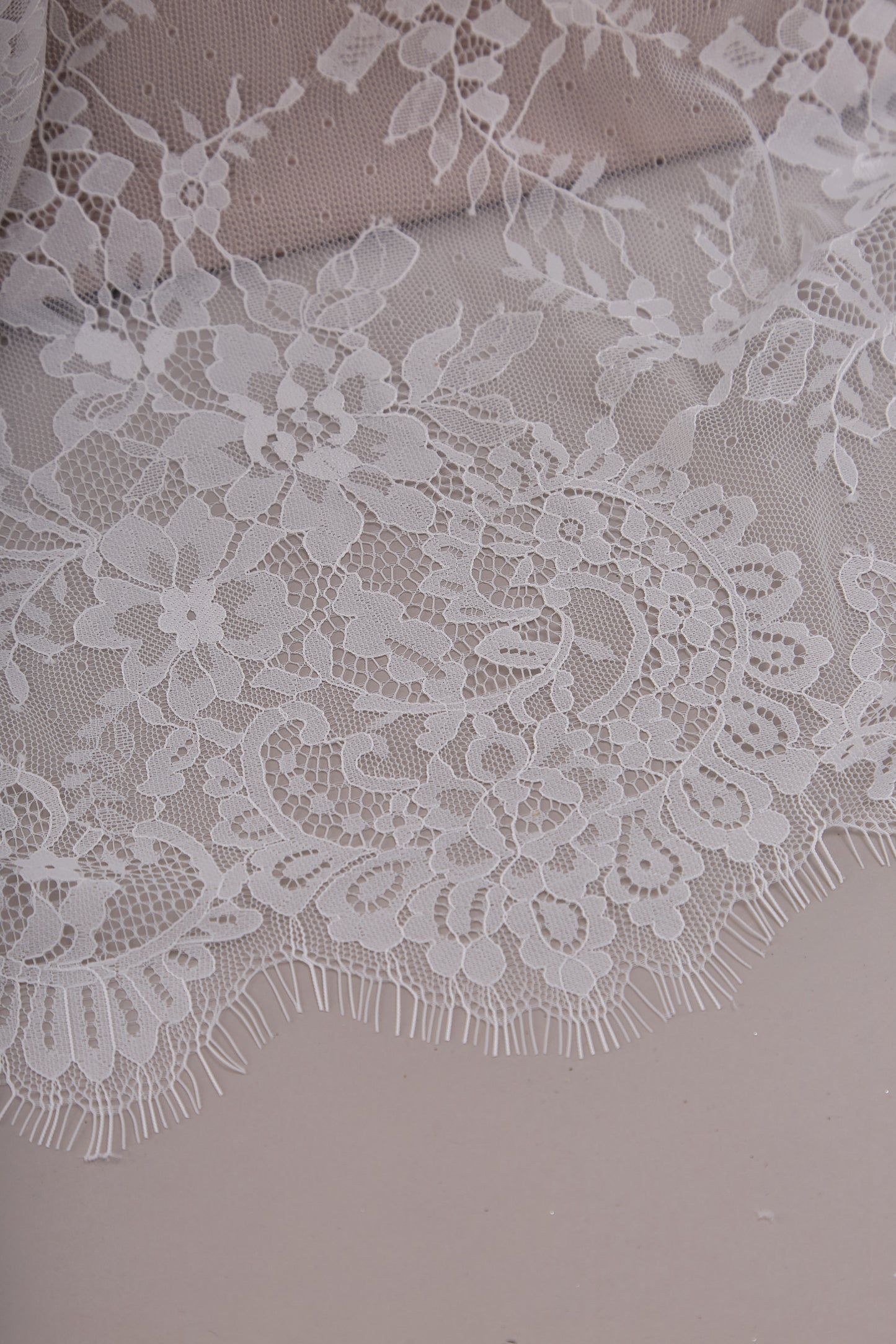 S0665 - Chantilly Lace