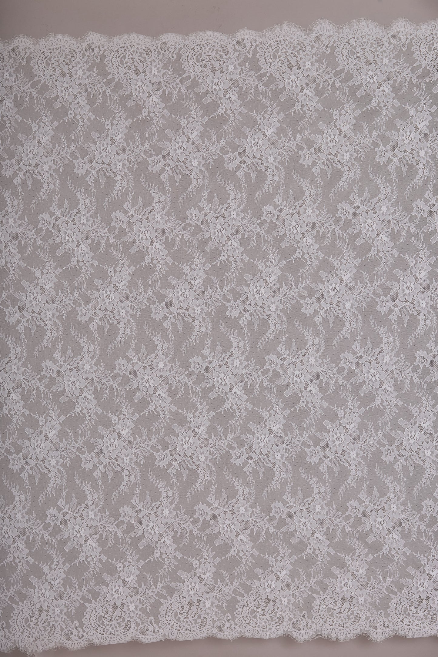 S0665 - Chantilly Lace