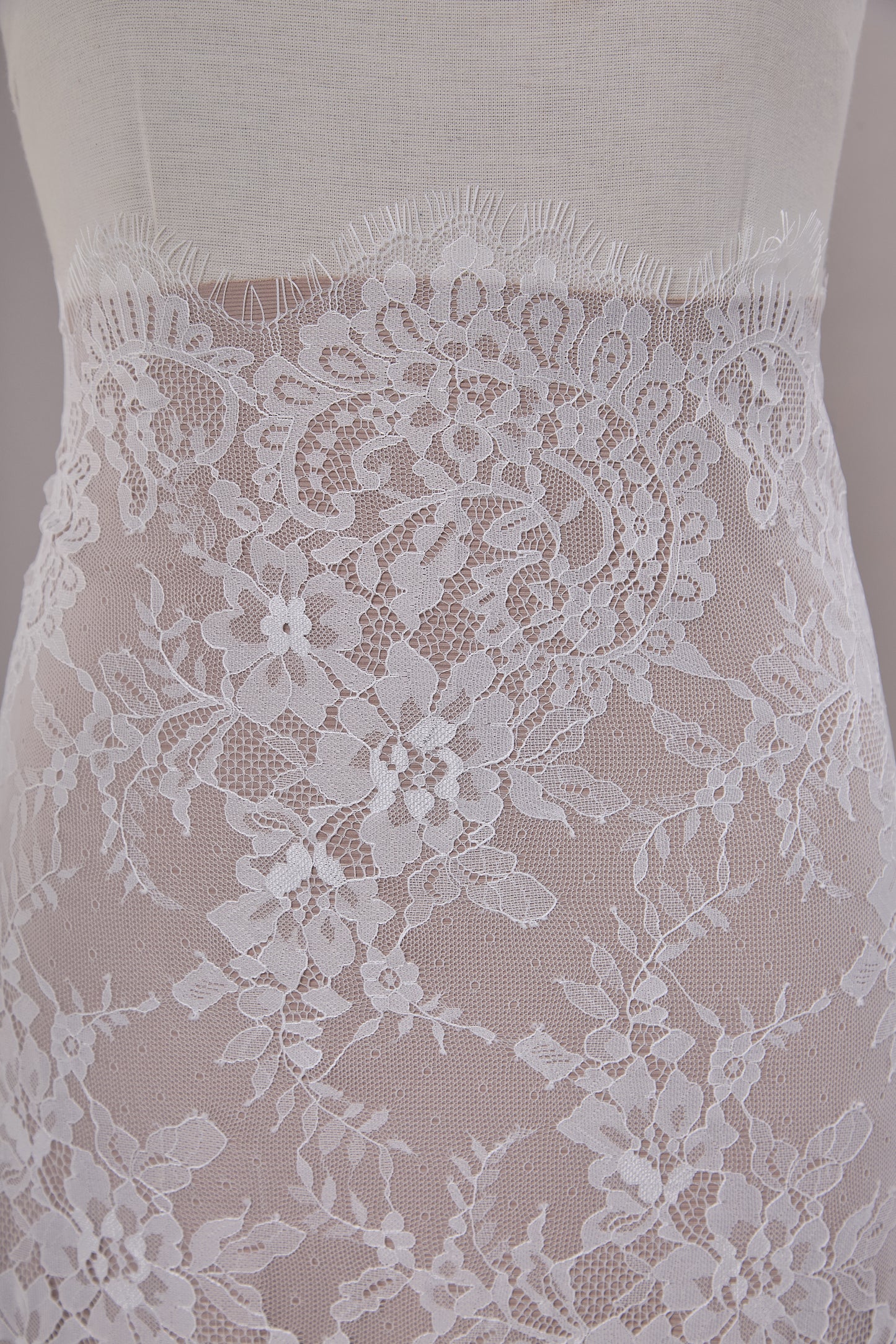 S0665 - Chantilly Lace