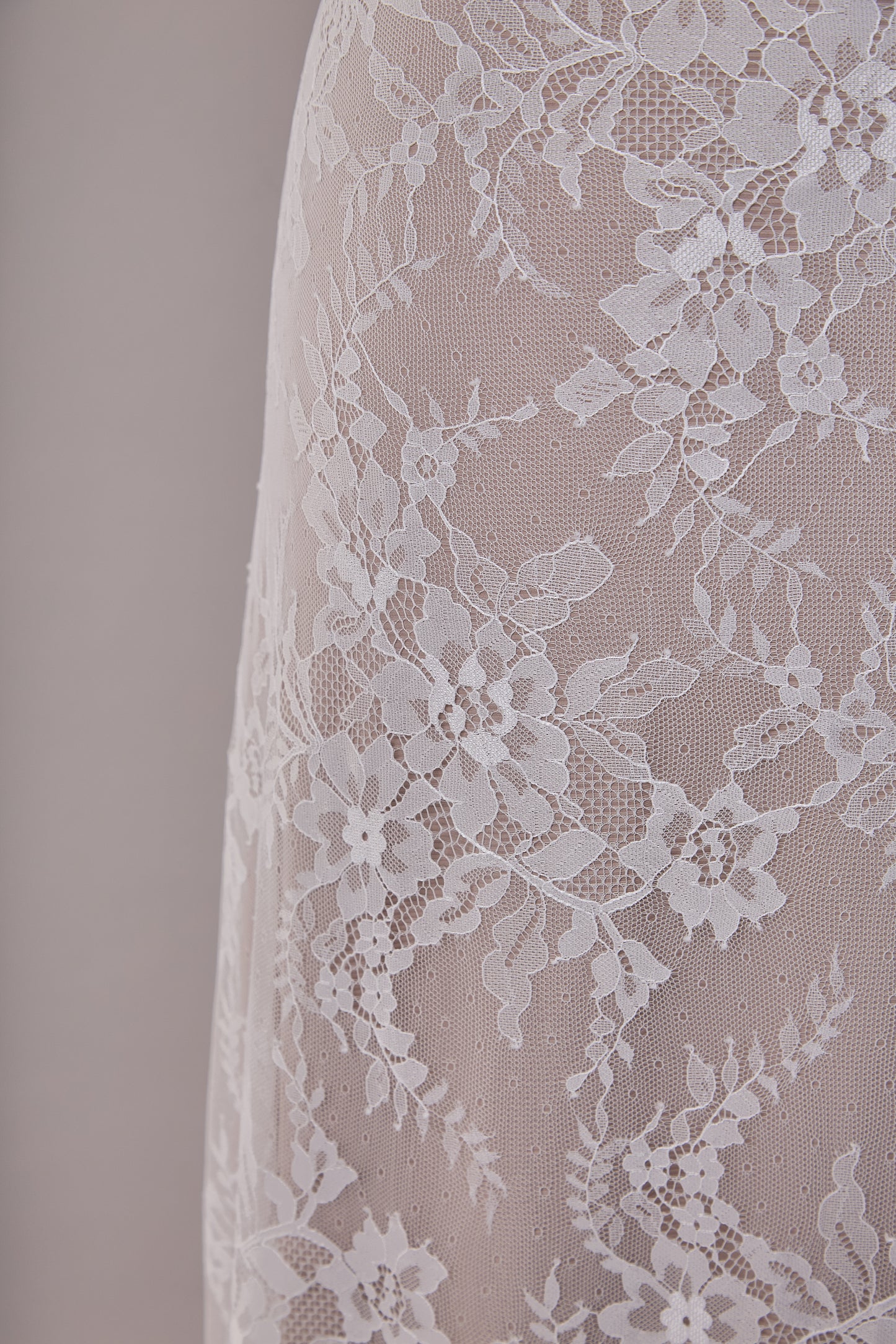 S0665 - Chantilly Lace