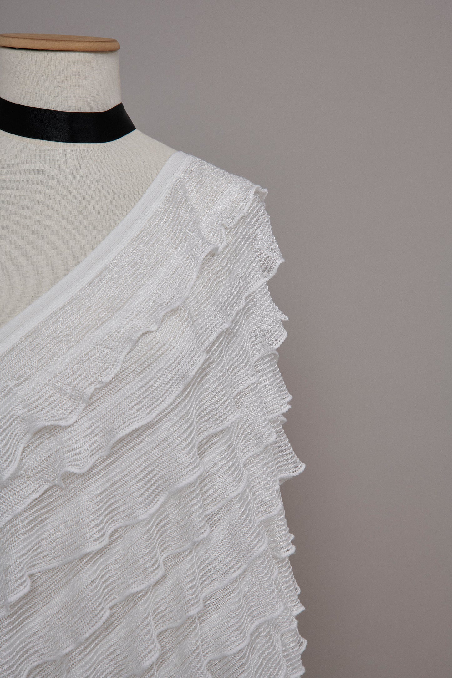 S0556 - KNITTED FABRIC WITH RUFFLES