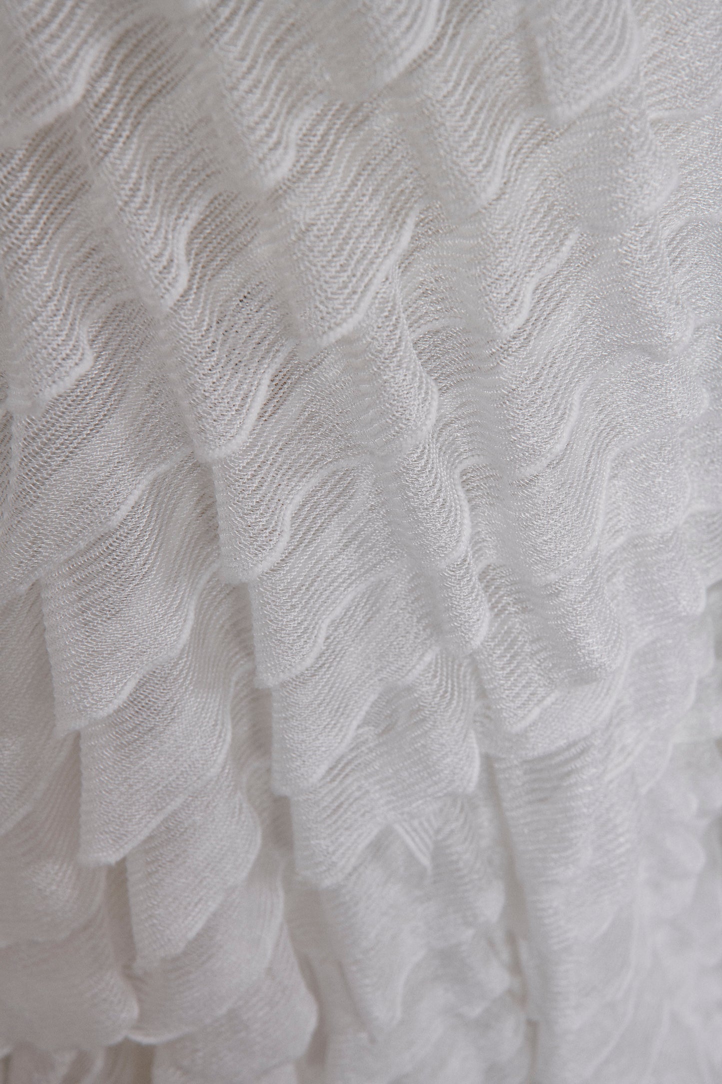 S0556 - KNITTED FABRIC WITH RUFFLES