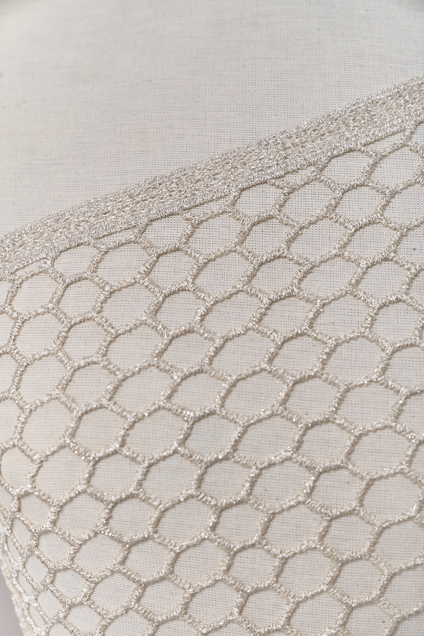 S0716 - Guipure with silver lurex