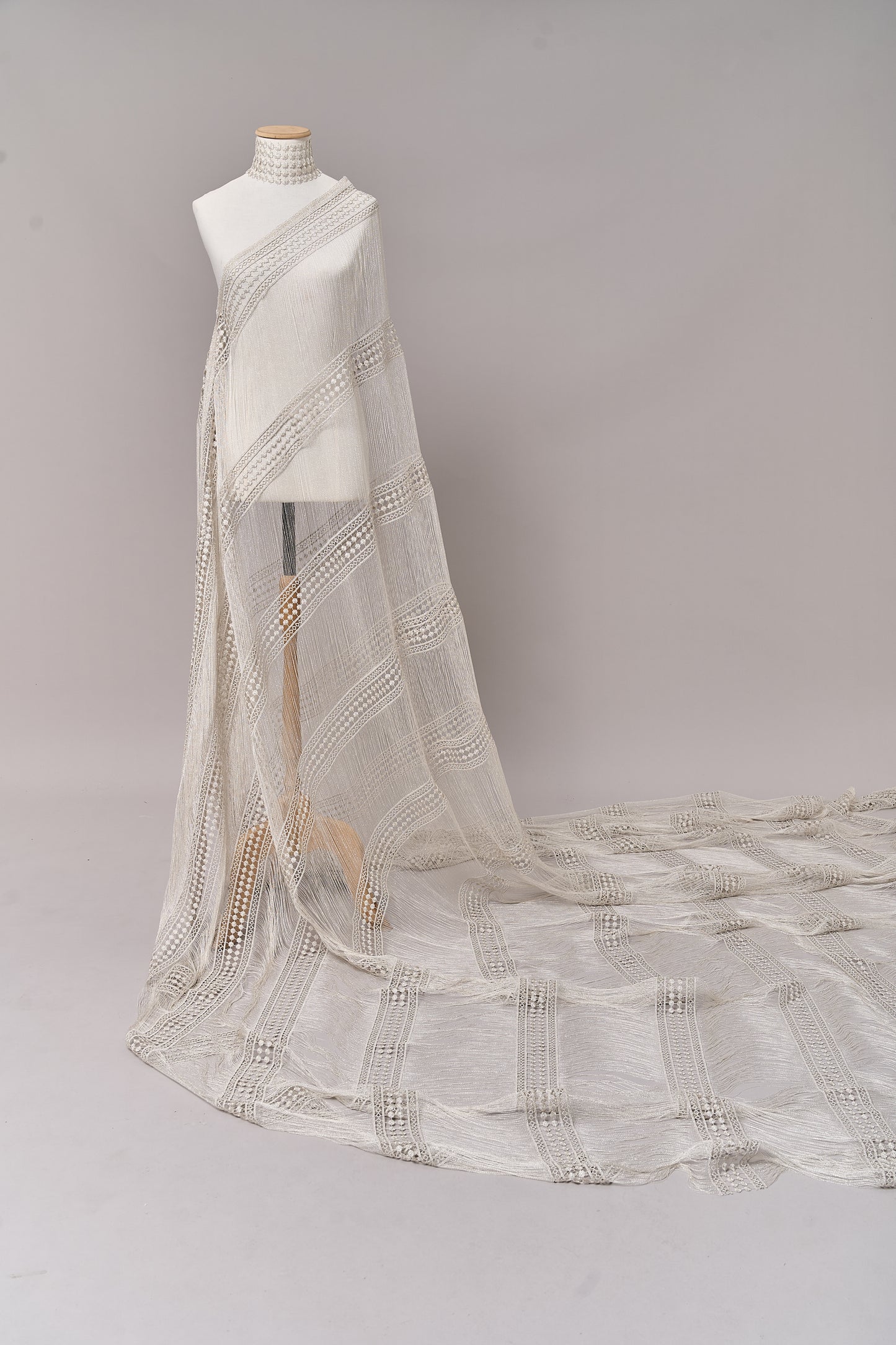 S0717 - Guipure with silver lurex