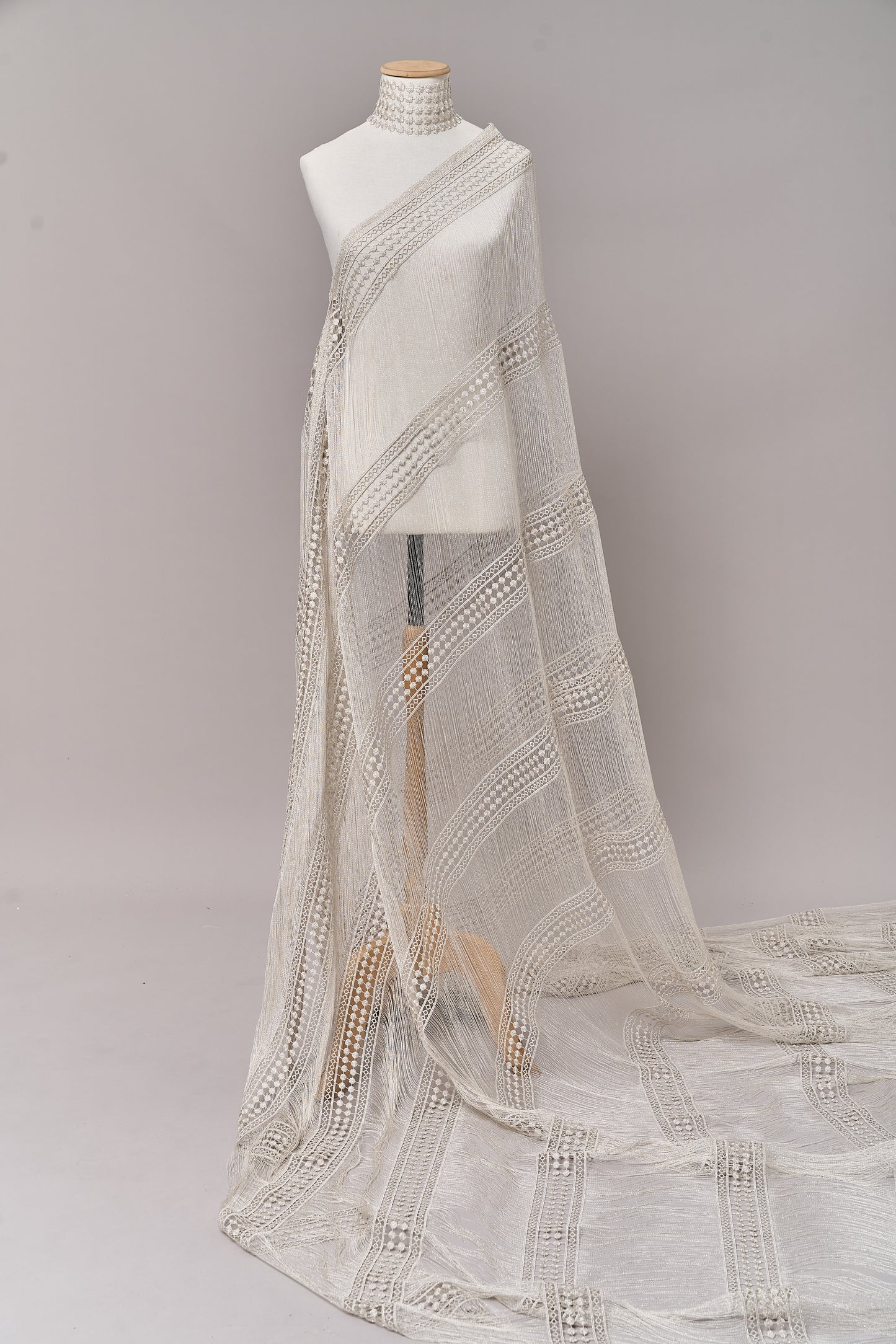 S0717 - Guipure with silver lurex