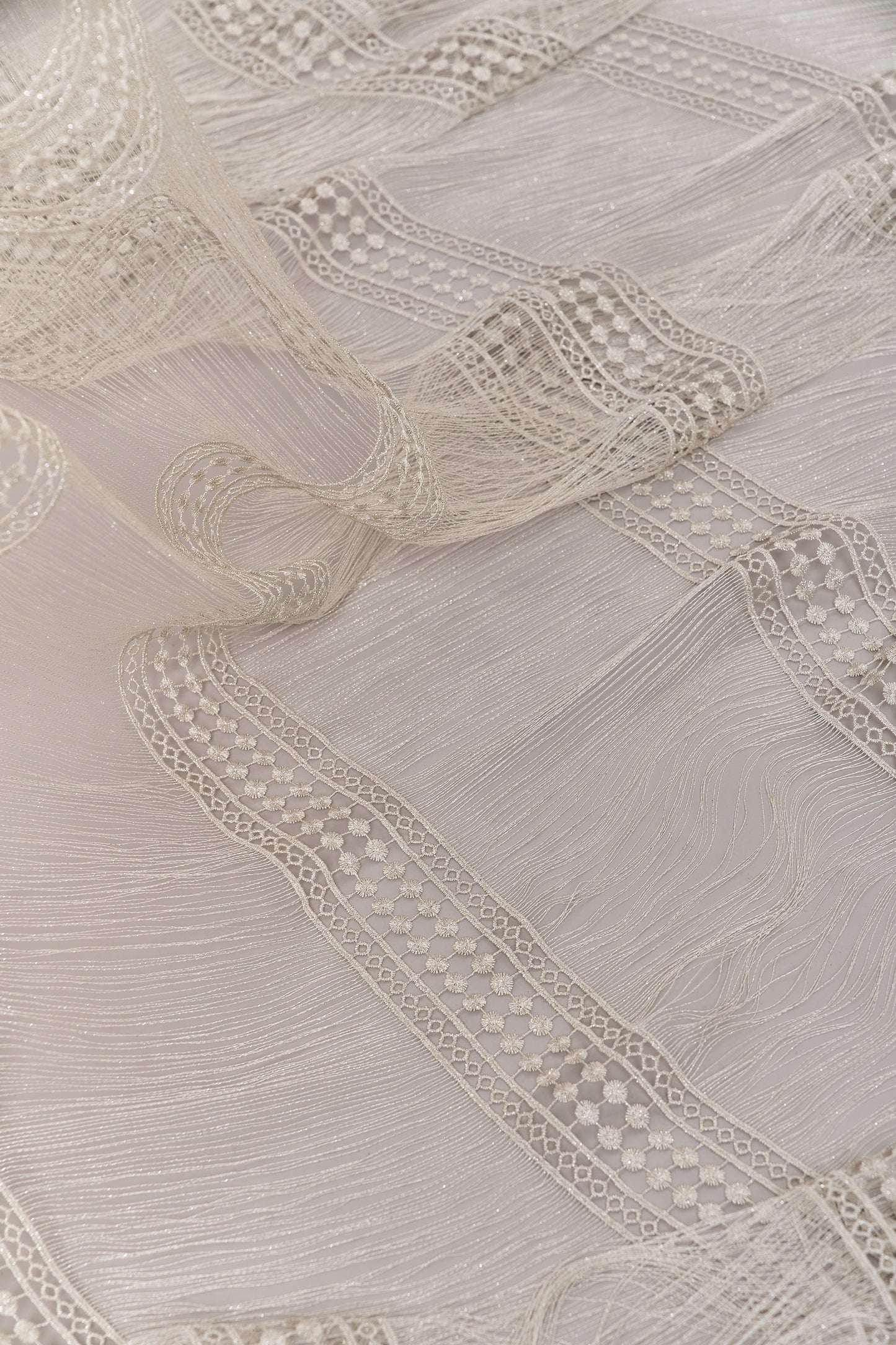 S0717 - Guipure with silver lurex