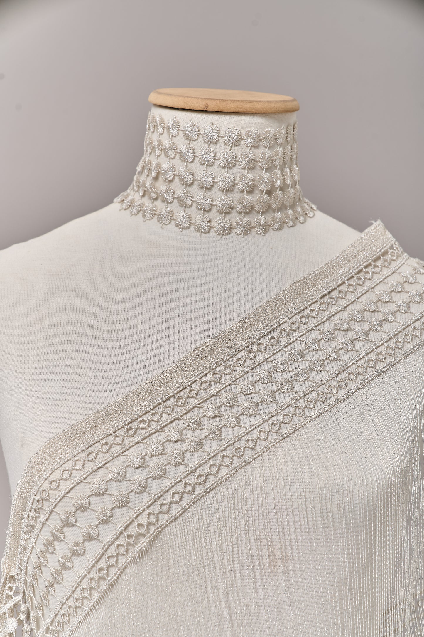 S0717 - Guipure with silver lurex