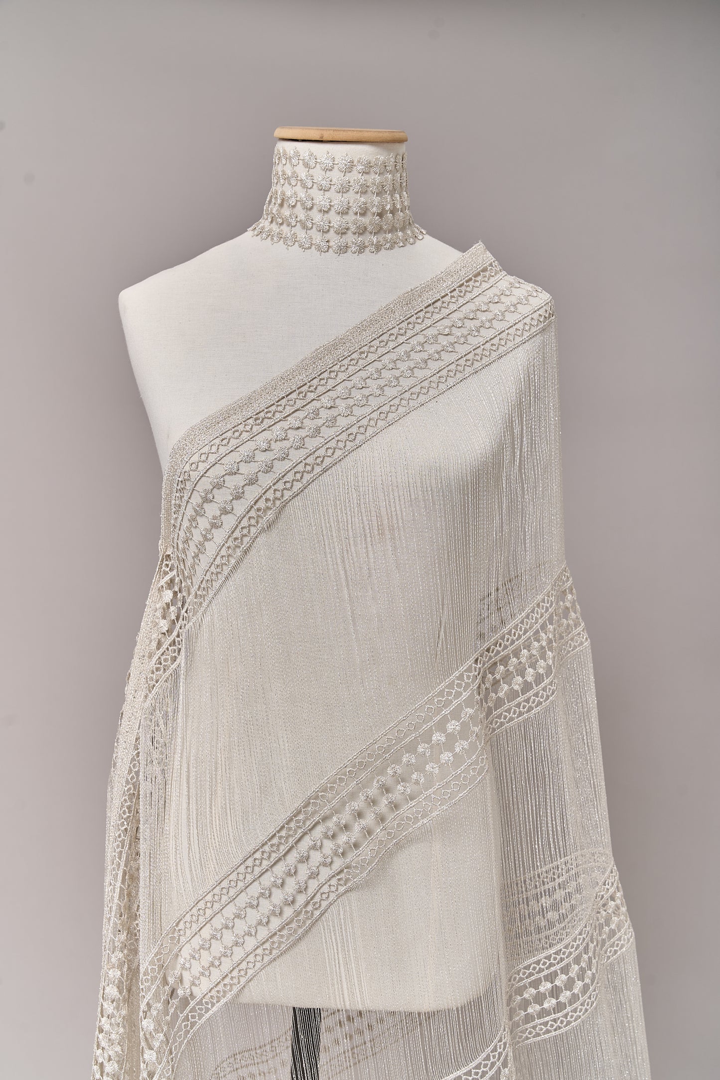 S0717 - Guipure with silver lurex