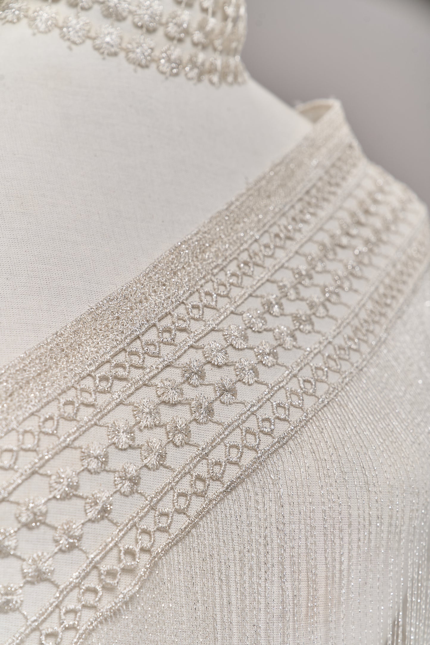 S0717 - Guipure with silver lurex