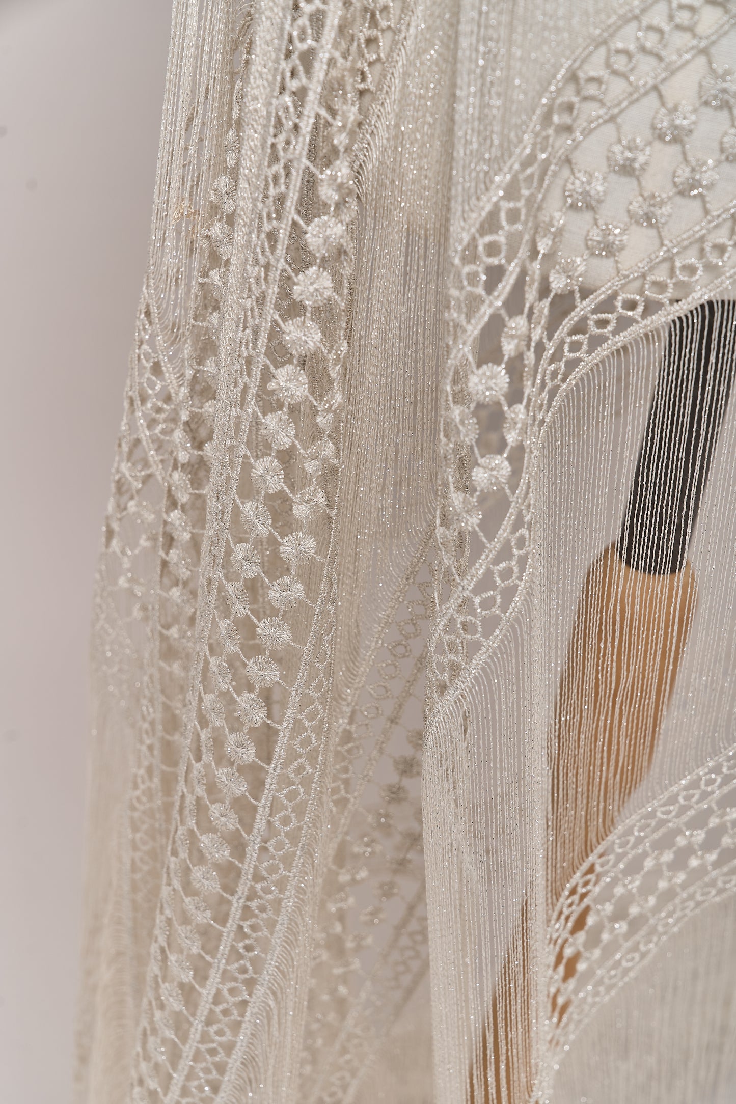 S0717 - Guipure with silver lurex