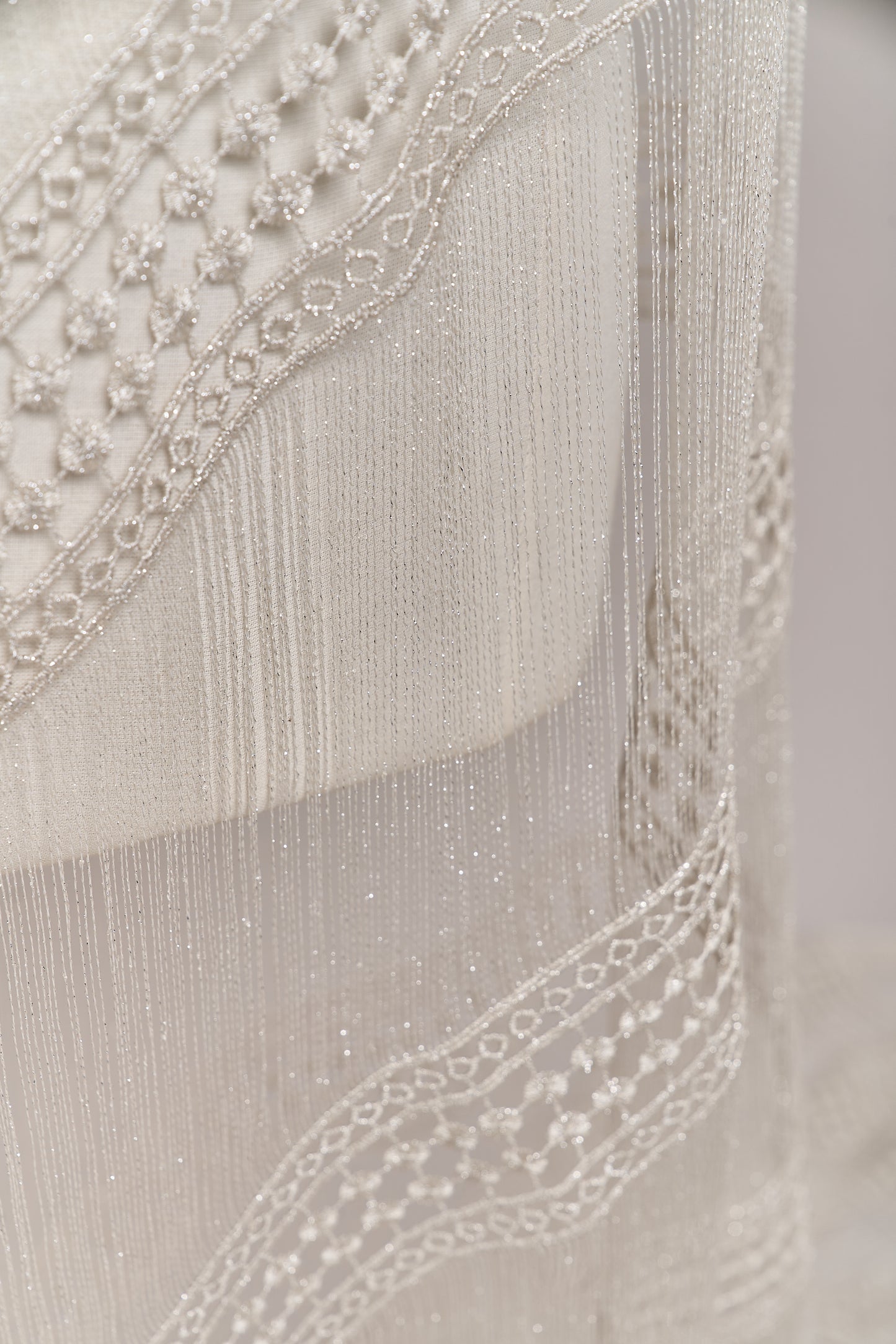S0717 - Guipure with silver lurex