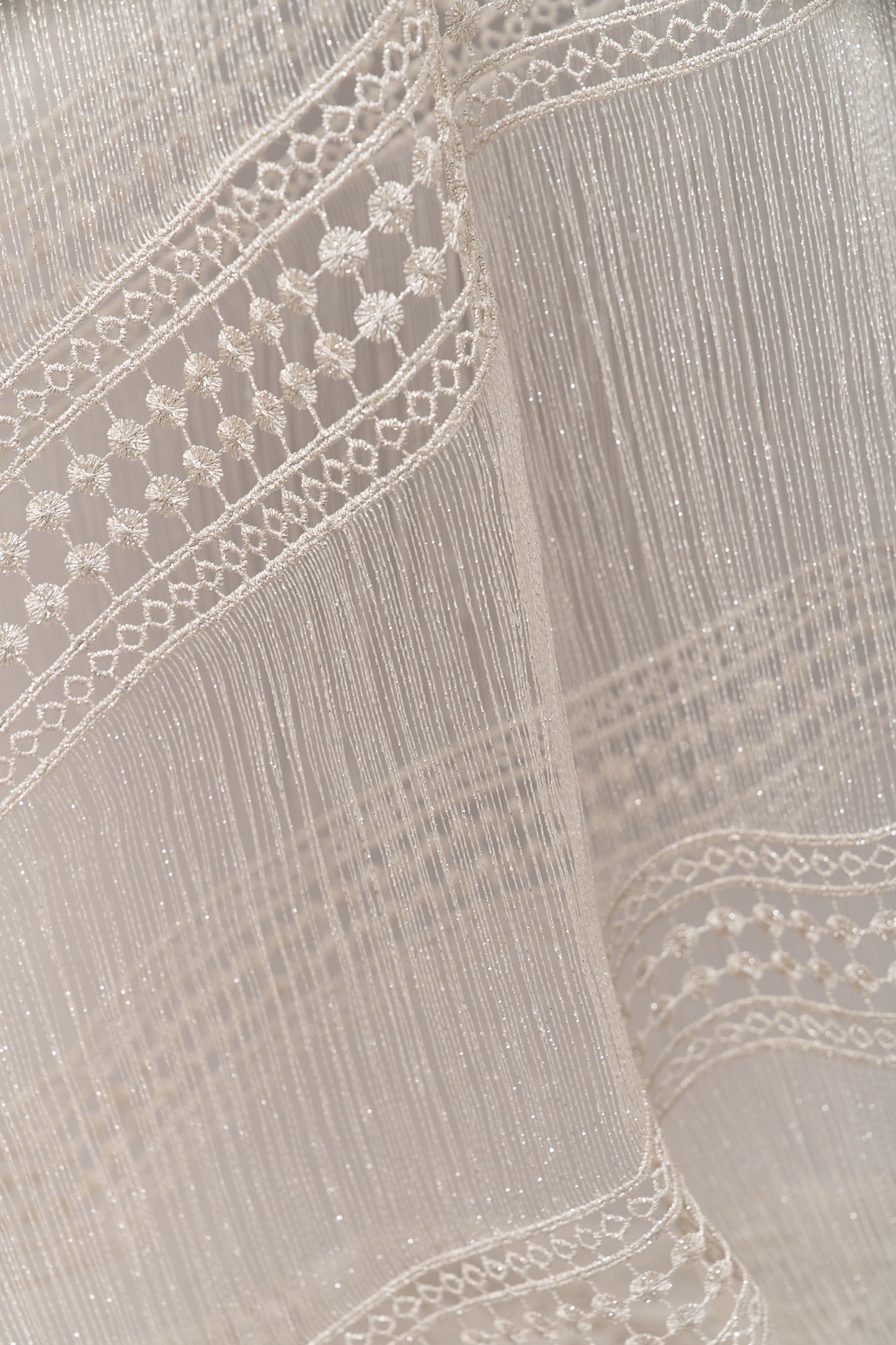 S0717 - Guipure with silver lurex
