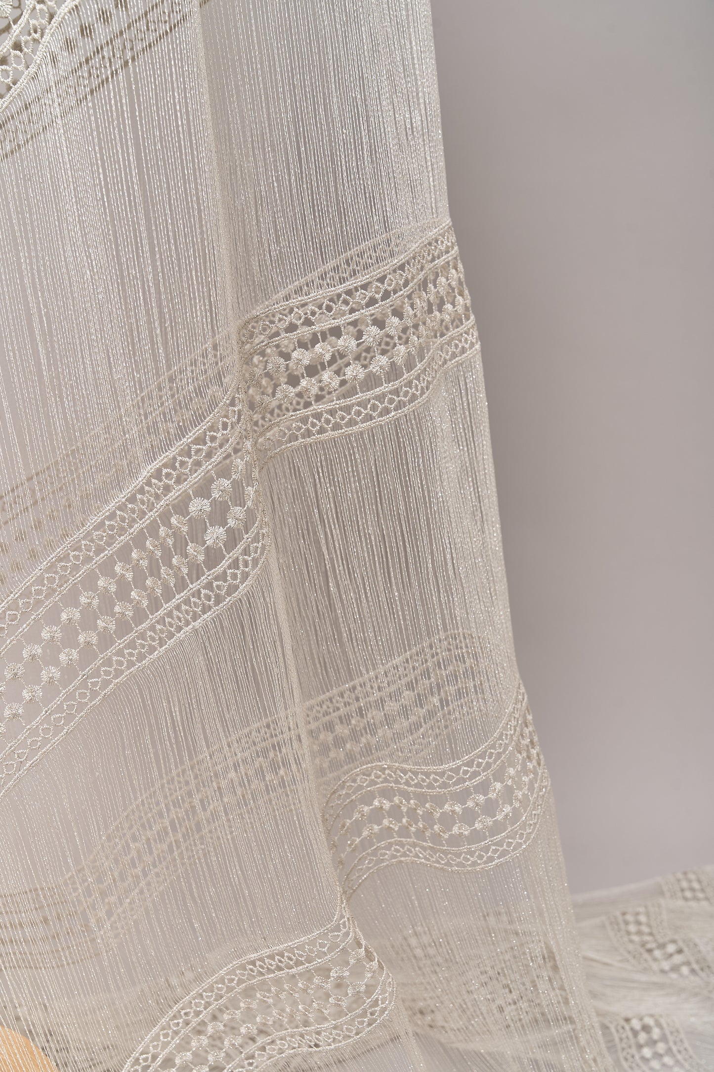 S0717 - Guipure with silver lurex
