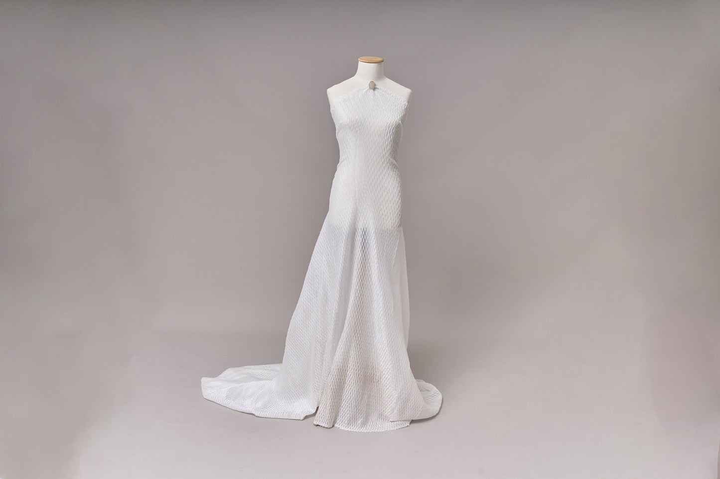 S0703 - Pleated organza with off-white metallic thread