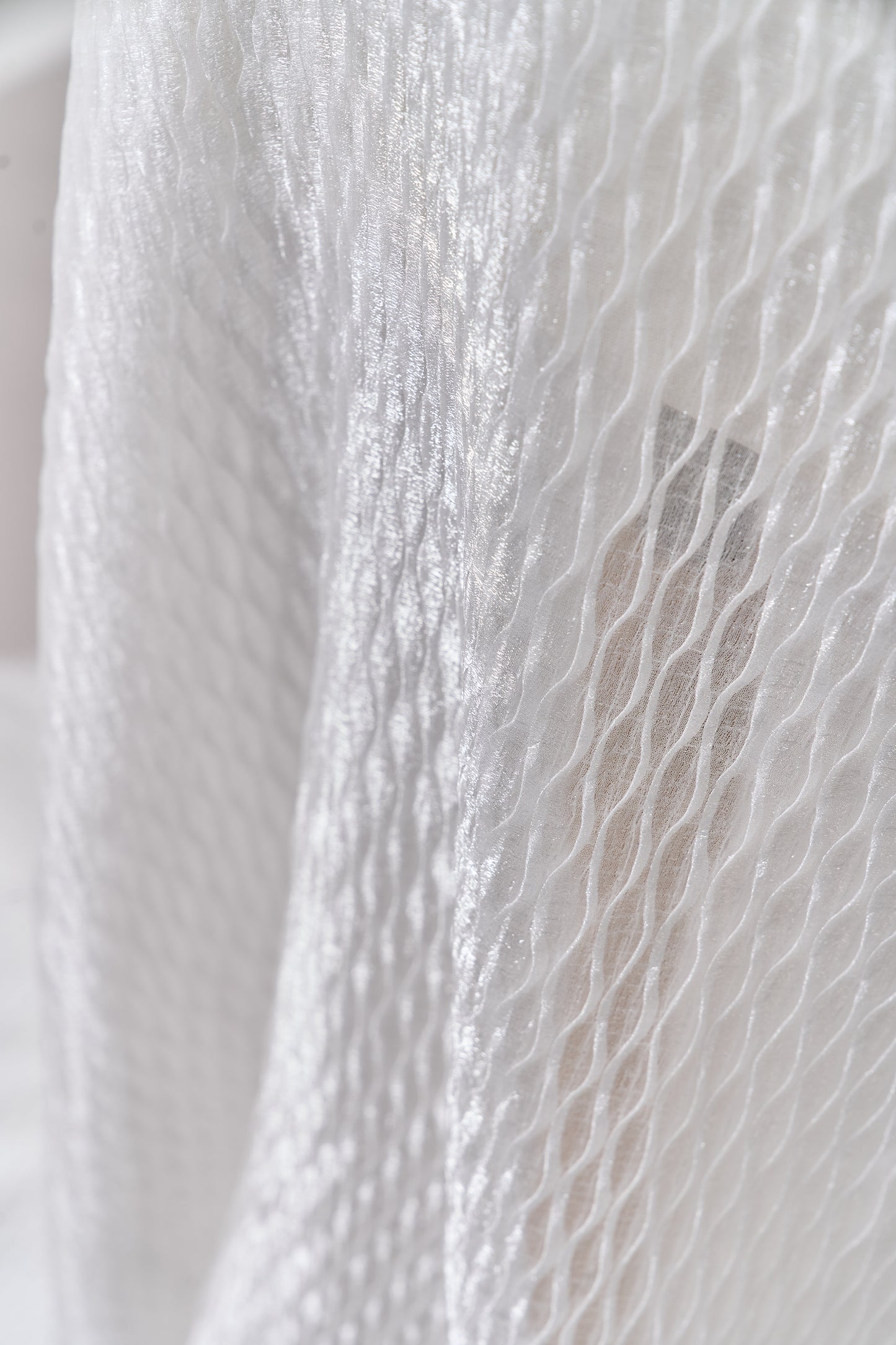 S0703 - Pleated organza with off-white metallic thread