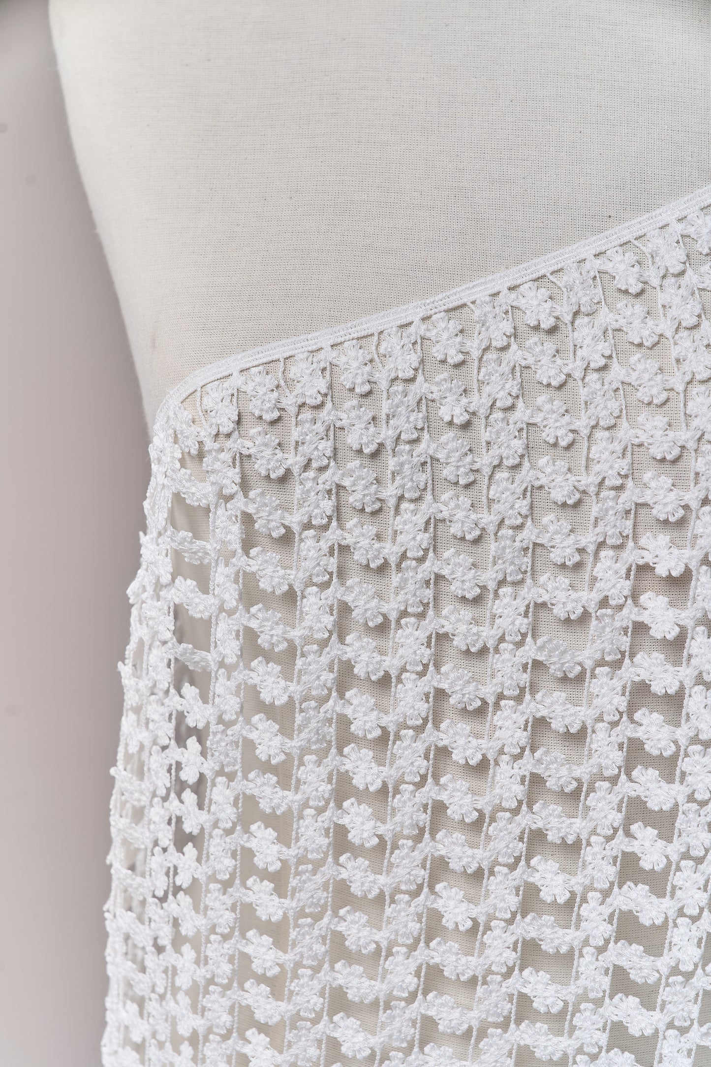 S0695 - Cotton guipure