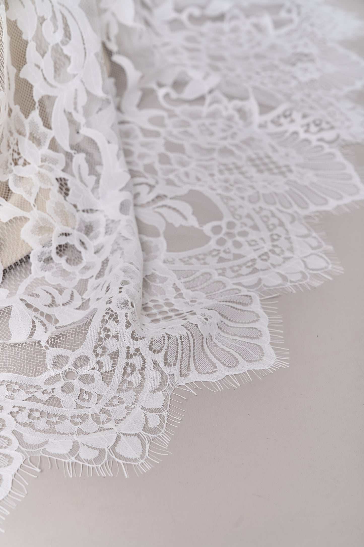 S0698 - Lace