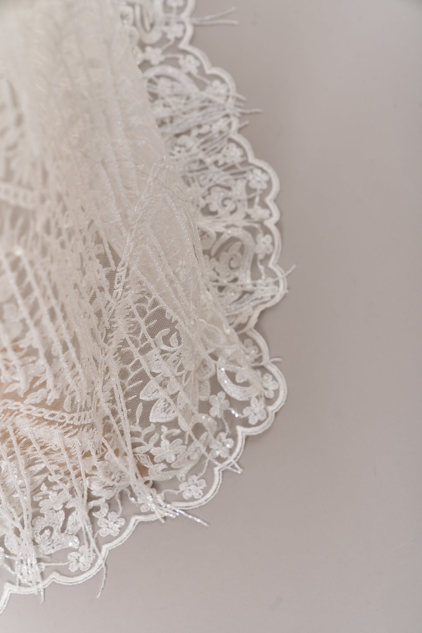 676 Off-white - Embroidered tulle with transparent beads and transparent sequins