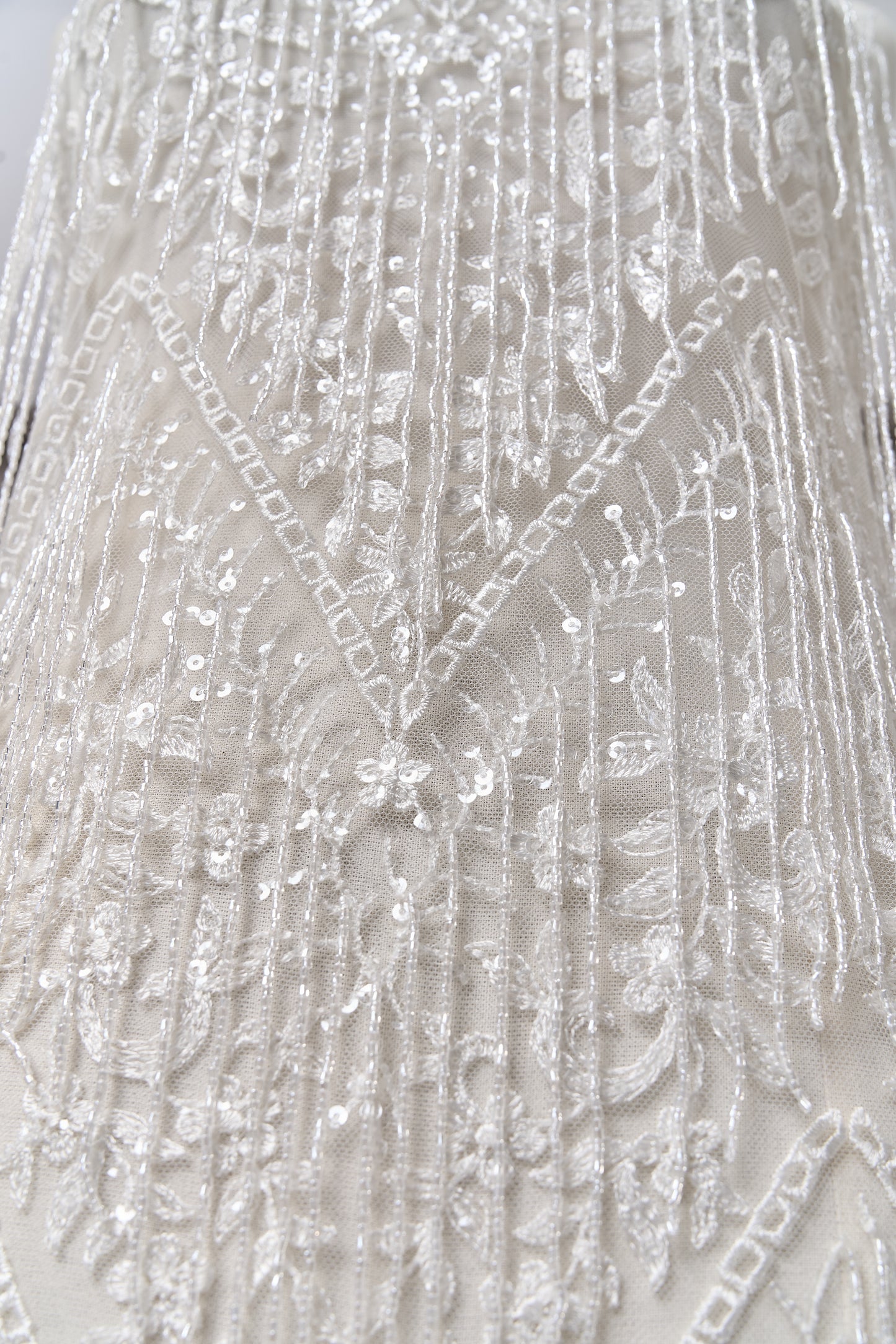 676 Off-white - Embroidered tulle with transparent beads and transparent sequins