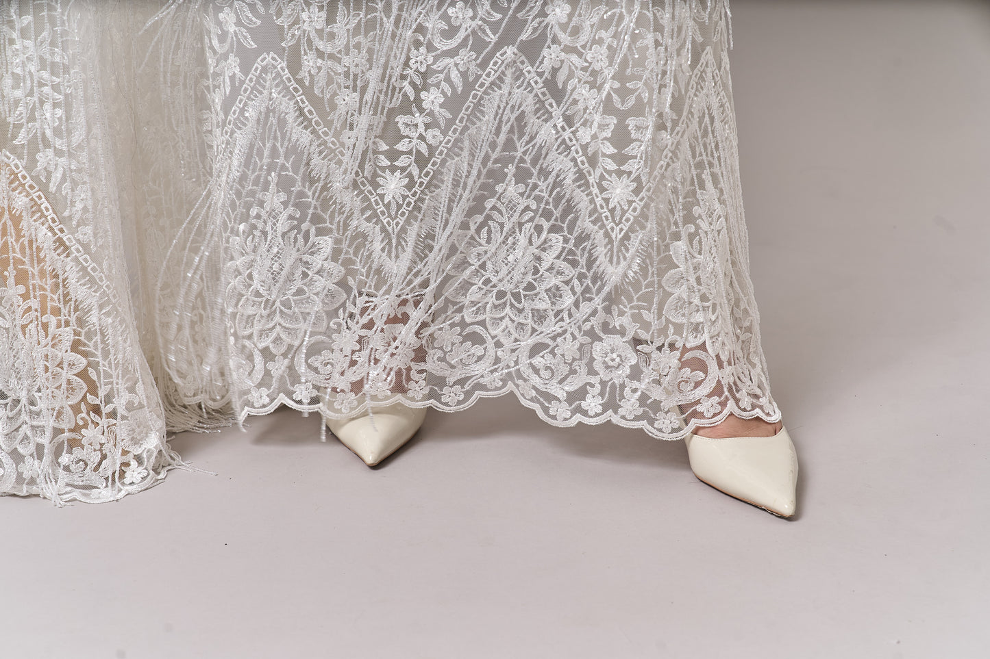 676 Off-white - Embroidered tulle with transparent beads and transparent sequins