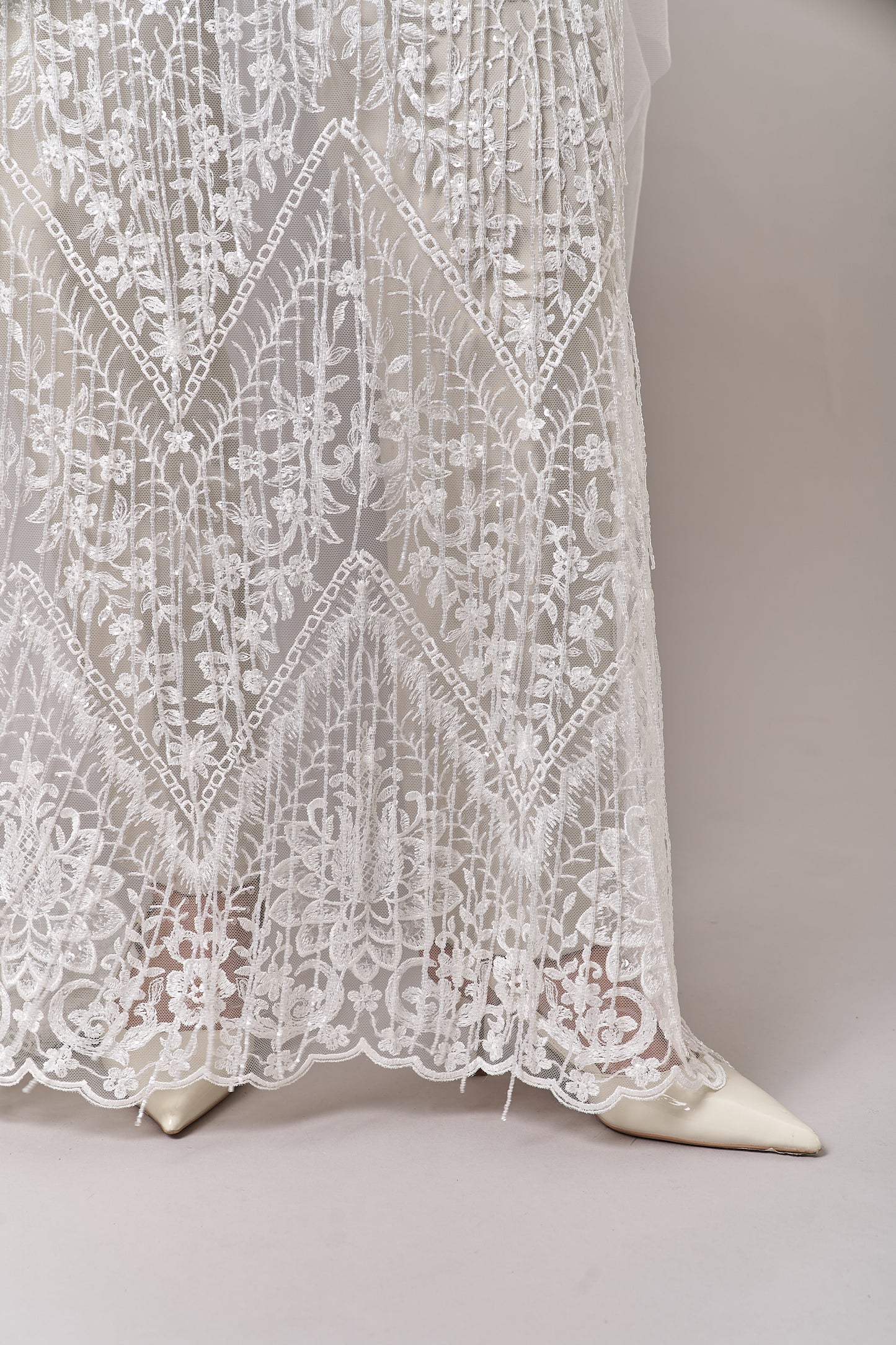 676 Off-white - Embroidered tulle with transparent beads and transparent sequins