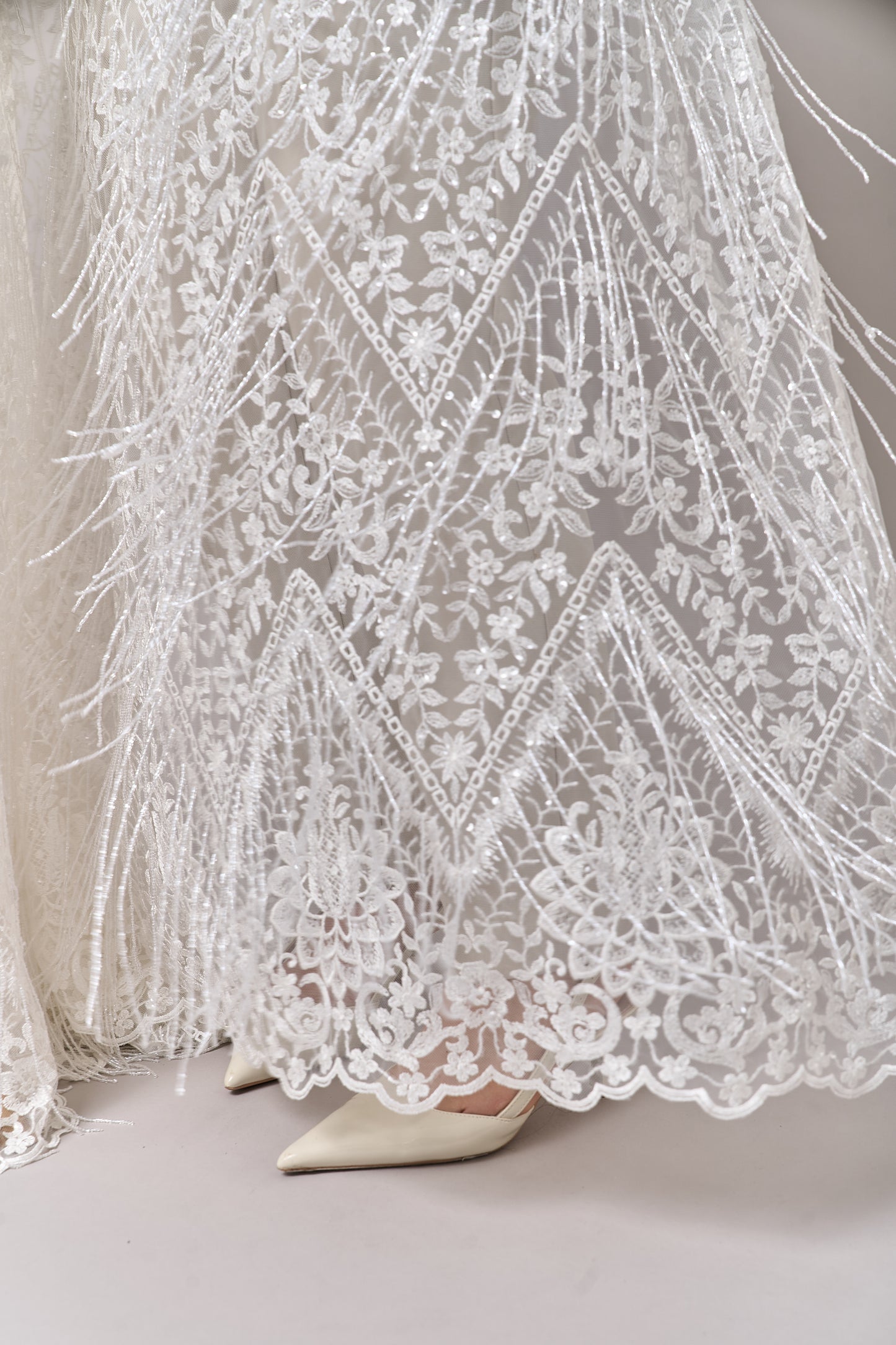 676 Off-white - Embroidered tulle with transparent beads and transparent sequins