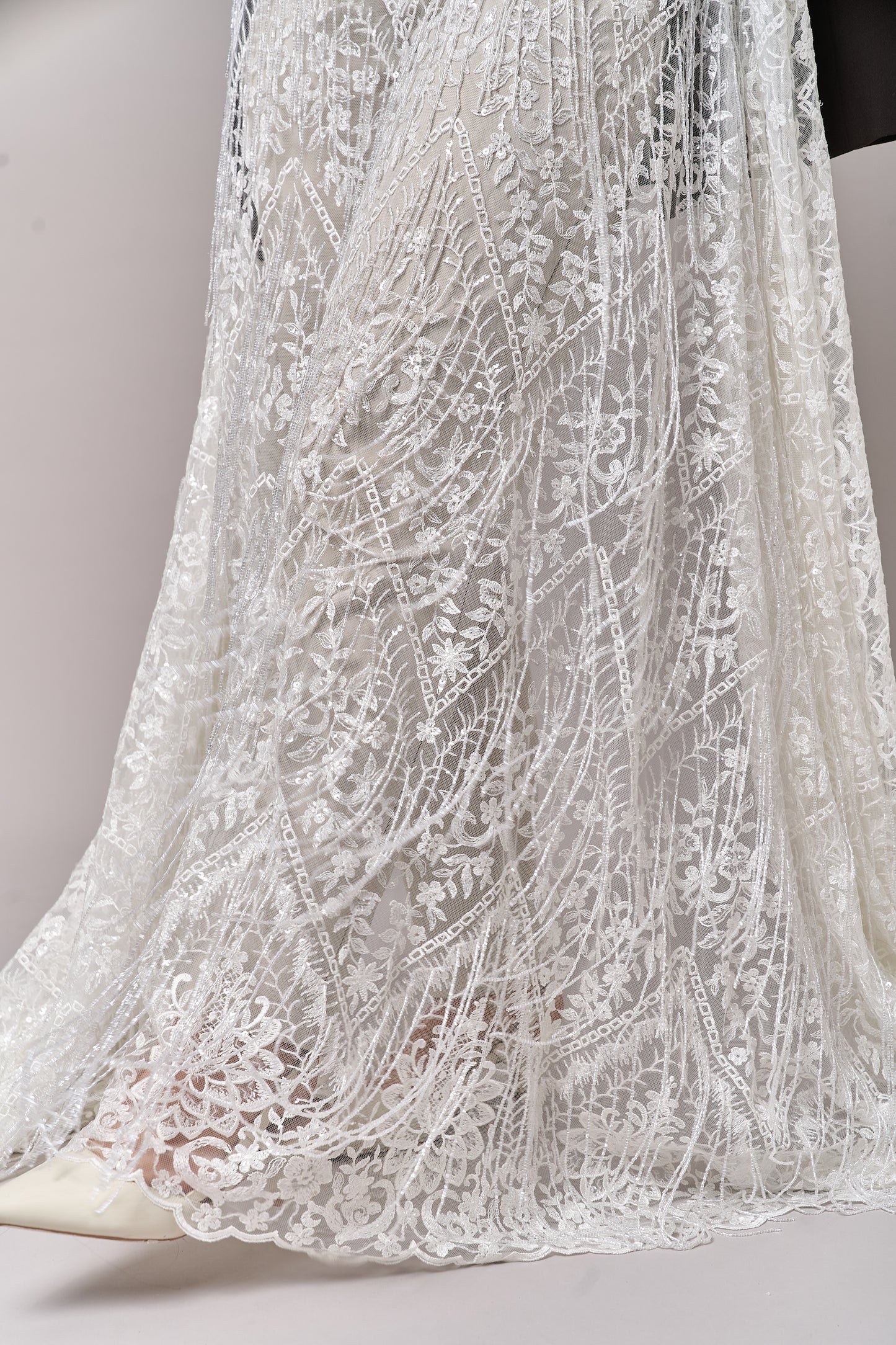 676 Off-white - Embroidered tulle with transparent beads and transparent sequins