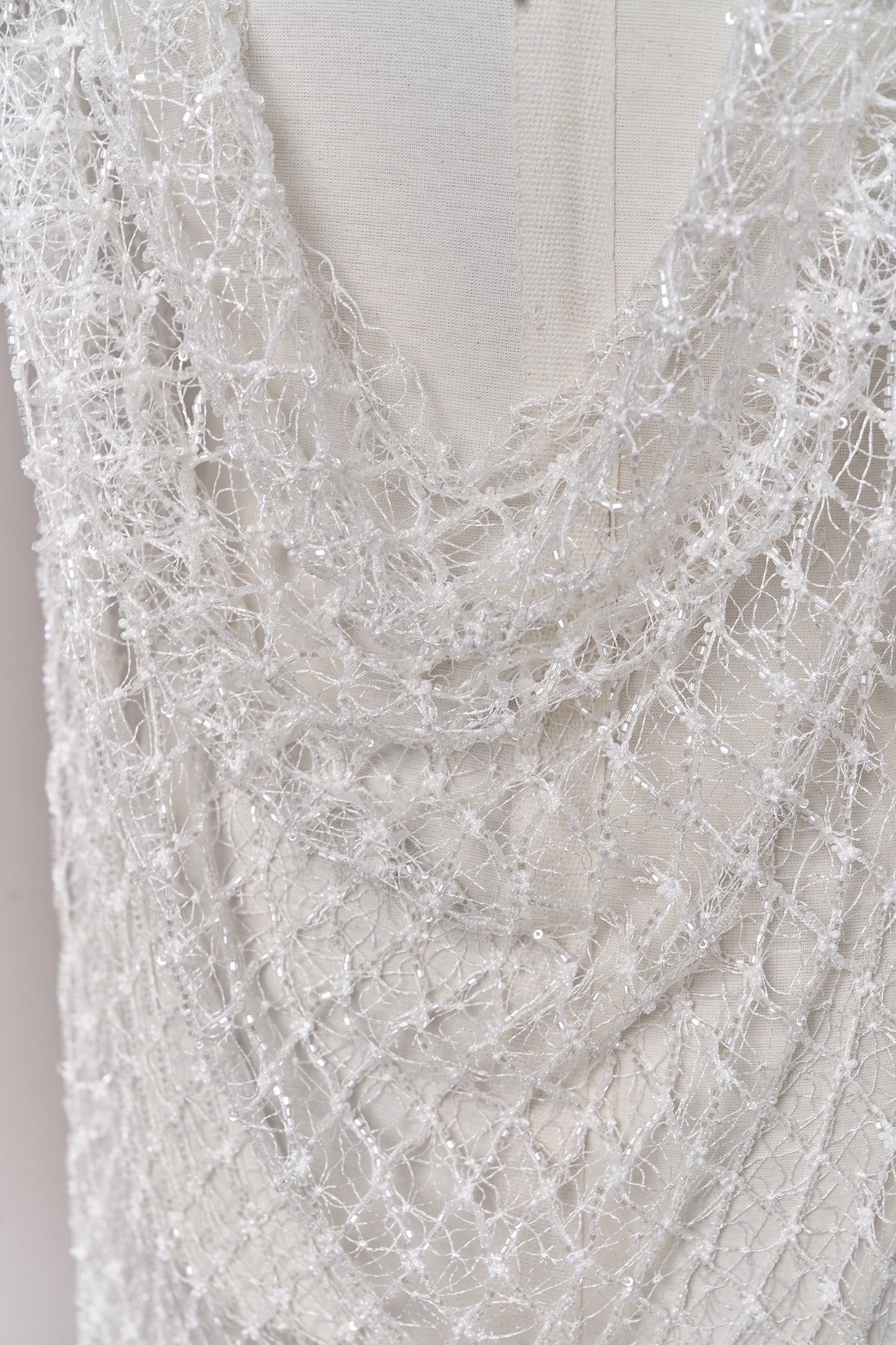 S0682 - Netting with off-white beads and transparent bugle beads