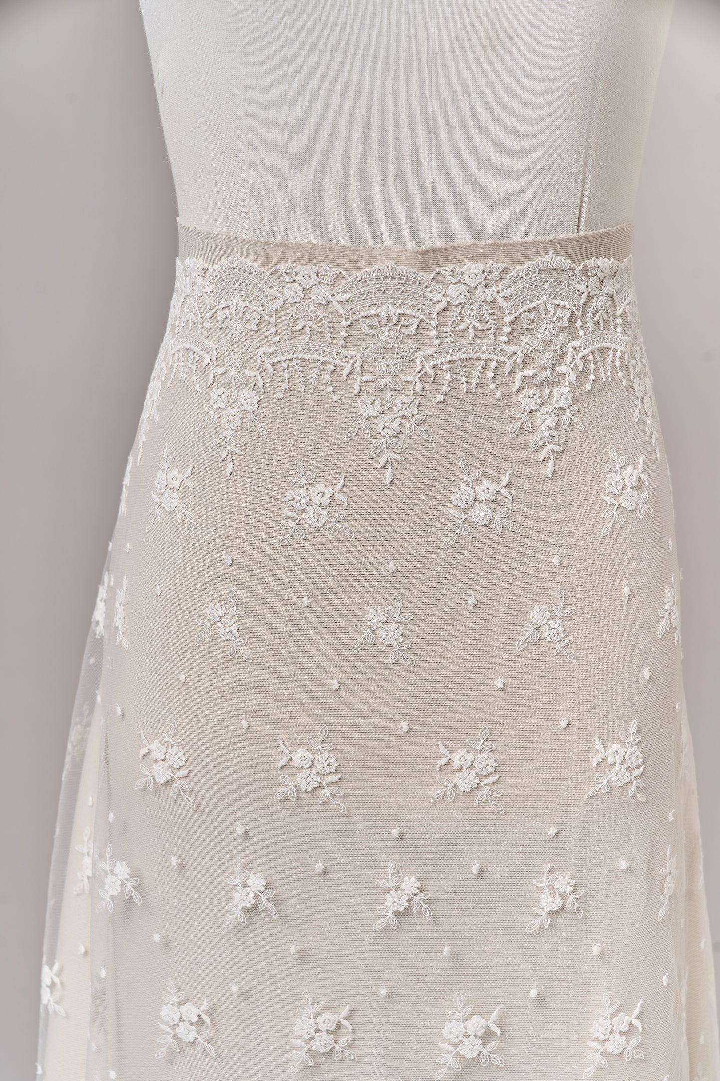 S0686 - Embroidered tulle