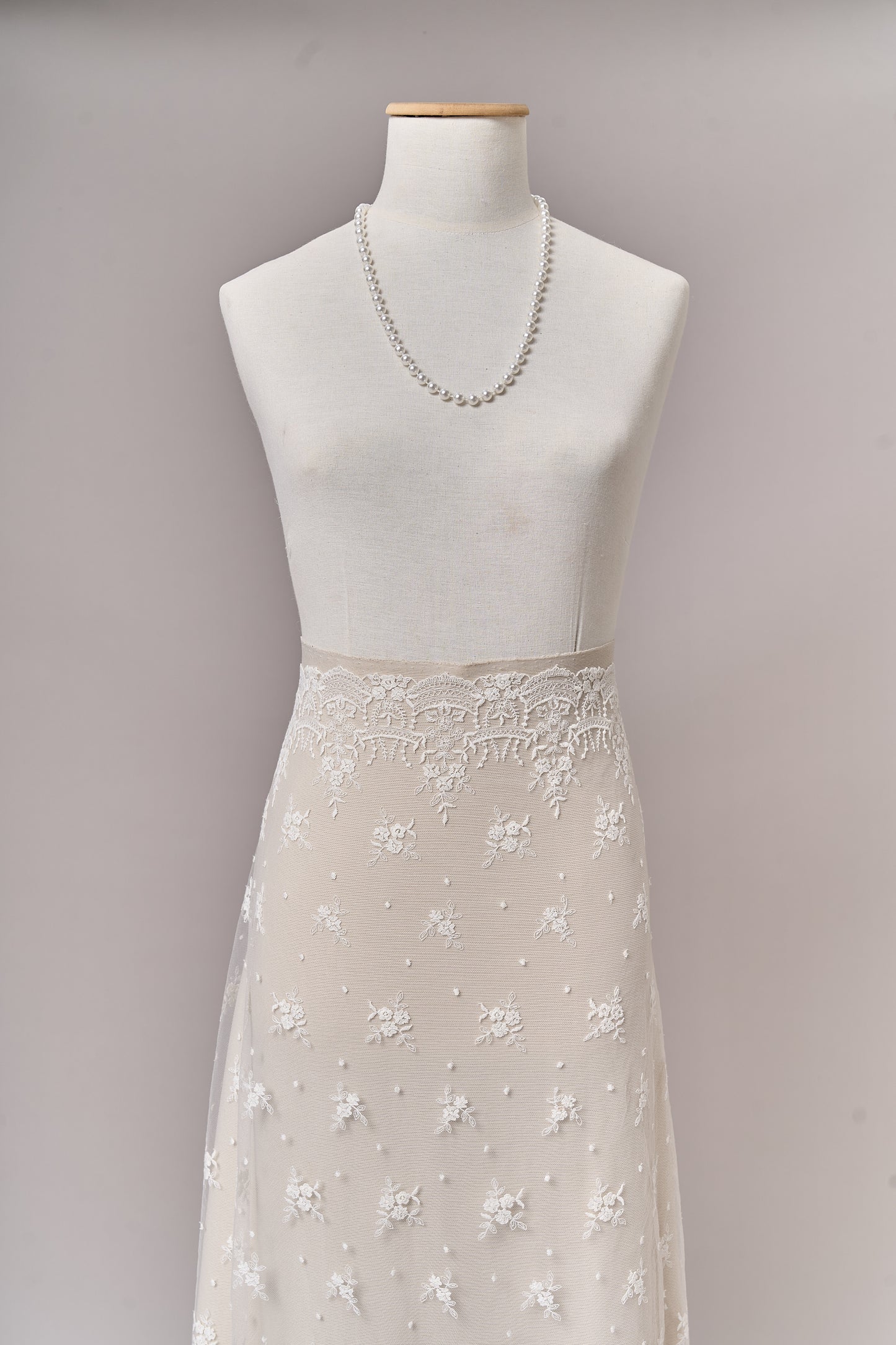 S0686 - Embroidered tulle